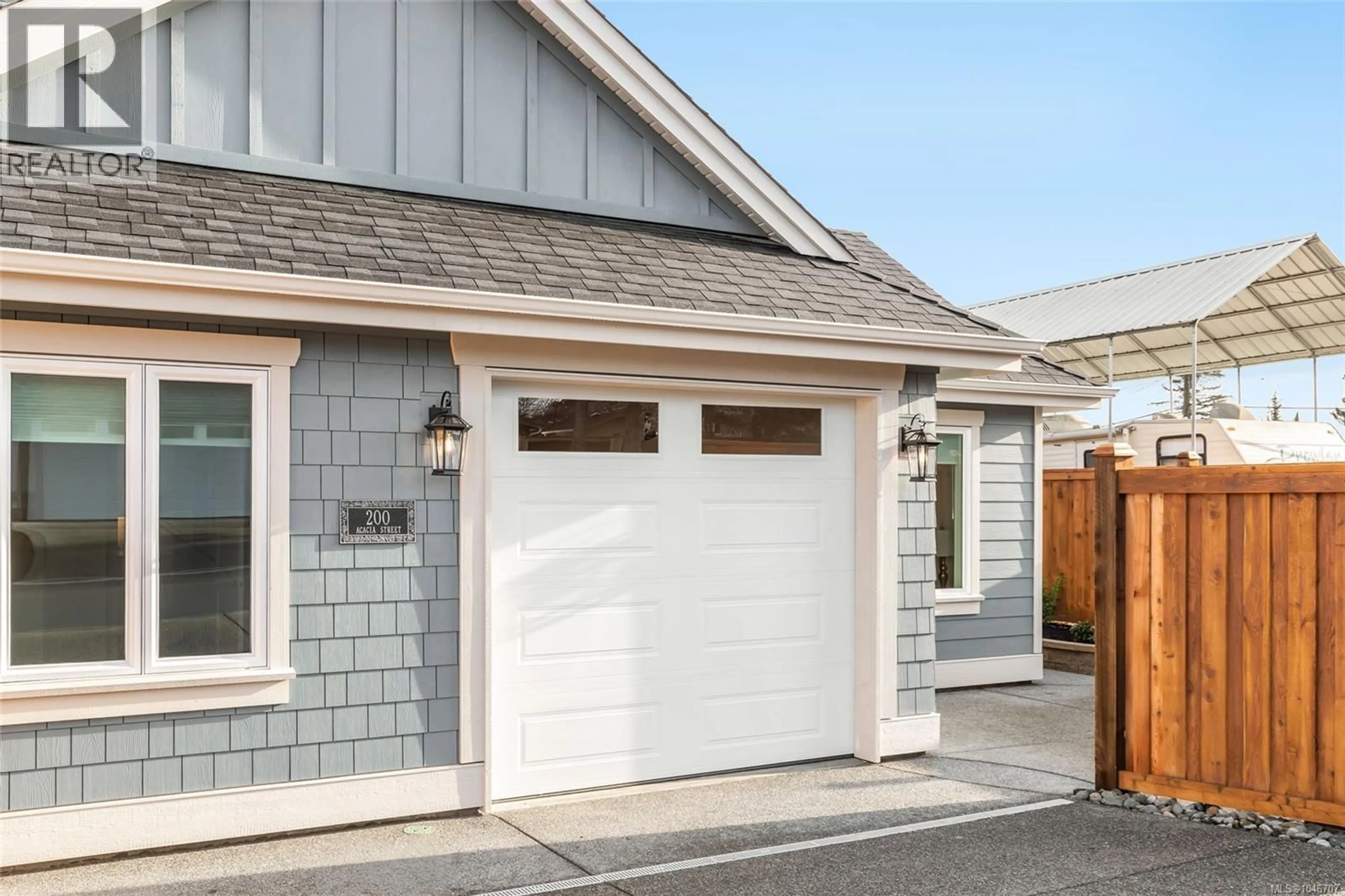 Home with vinyl exterior material, street for 410 HUMMINGBIRD PLACE, Parksville British Columbia V9P1K1