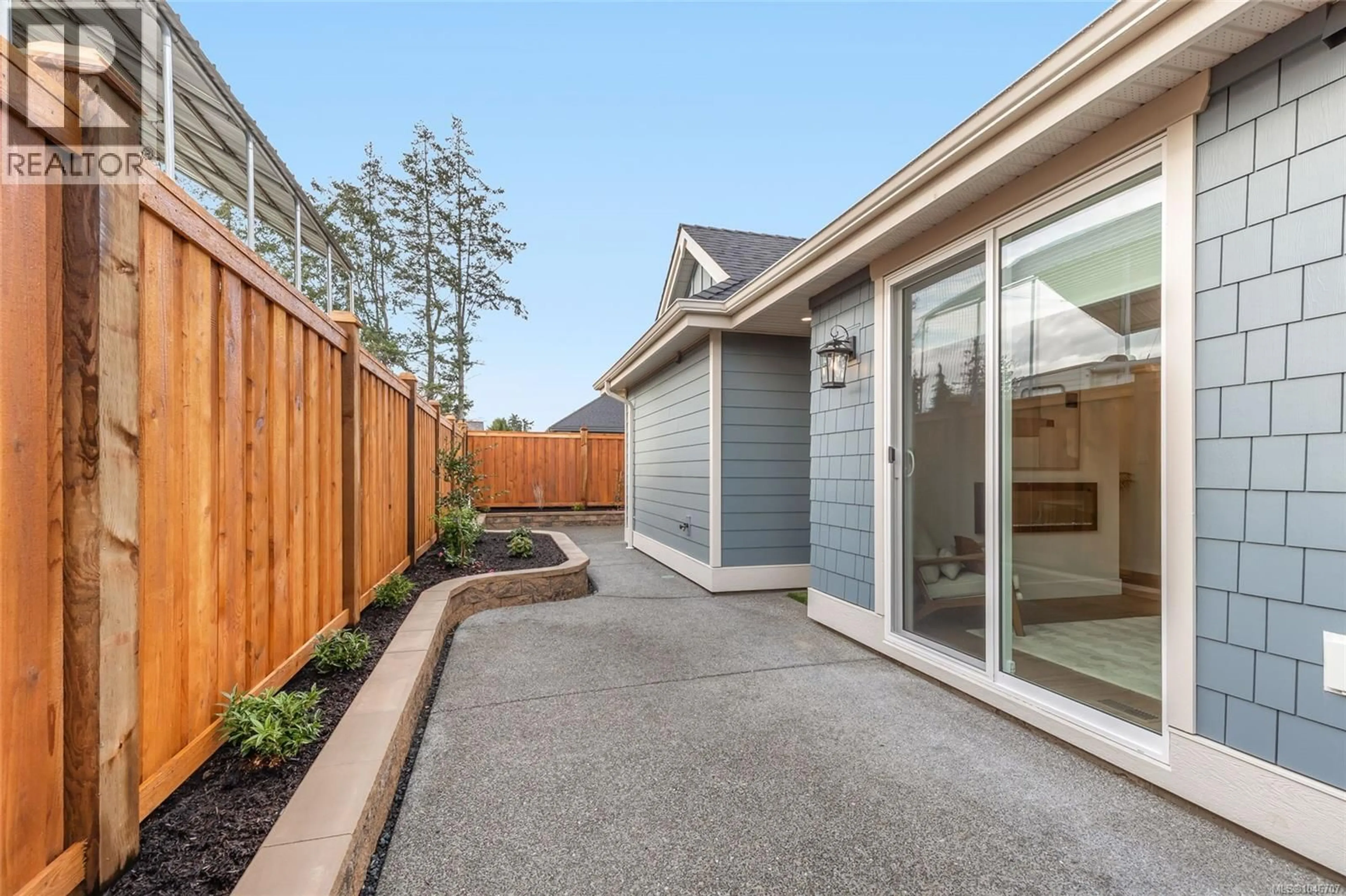 Patio, street for 410 HUMMINGBIRD PLACE, Parksville British Columbia V9P1K1