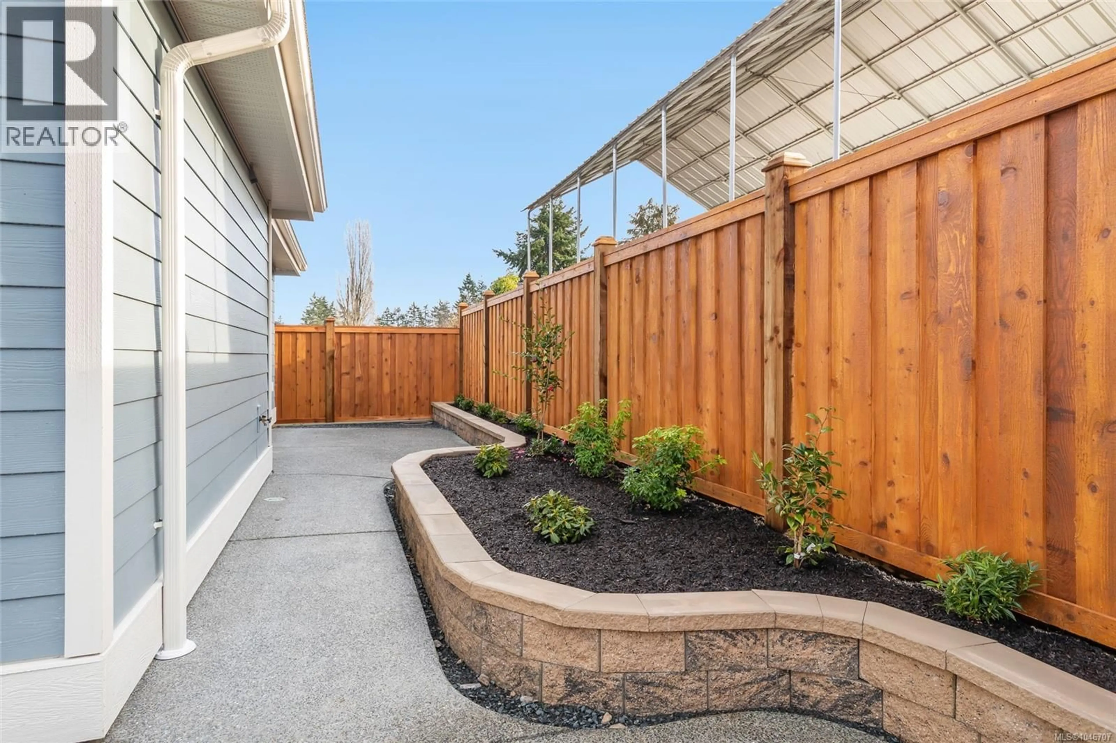 Patio, street for 410 HUMMINGBIRD PLACE, Parksville British Columbia V9P1K1