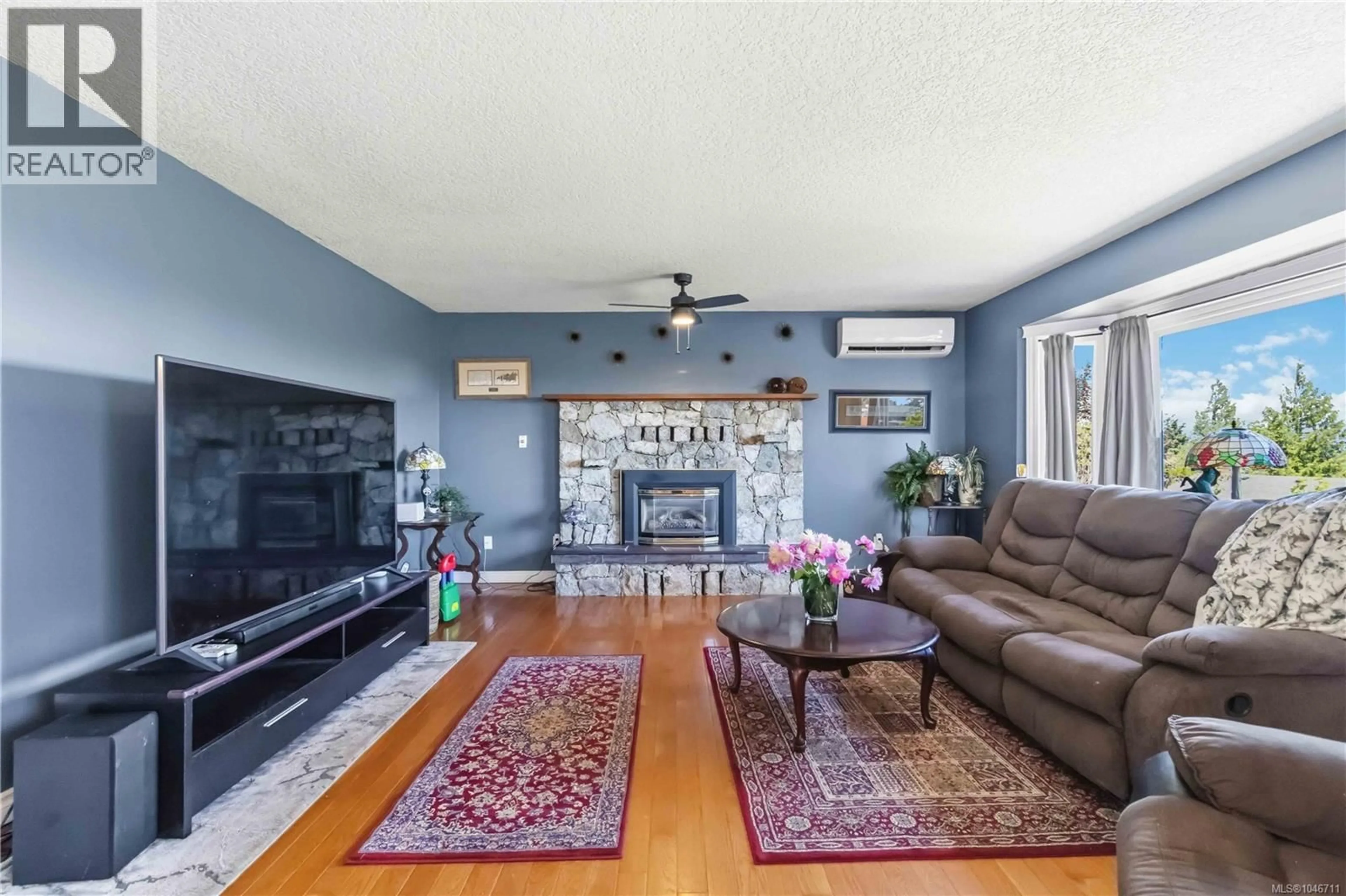 Living room with furniture, unknown for 3389 MARY ANNE CRESCENT, Colwood British Columbia V9C3J6