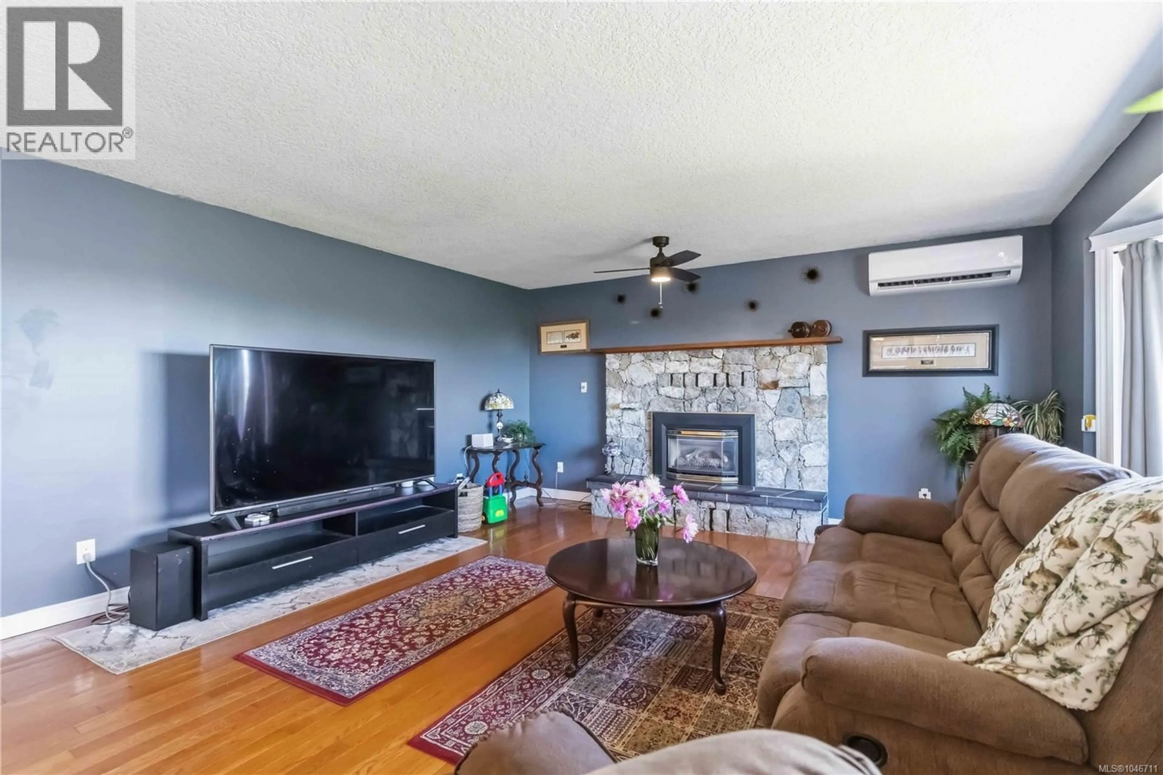 Living room with furniture, unknown for 3389 MARY ANNE CRESCENT, Colwood British Columbia V9C3J6