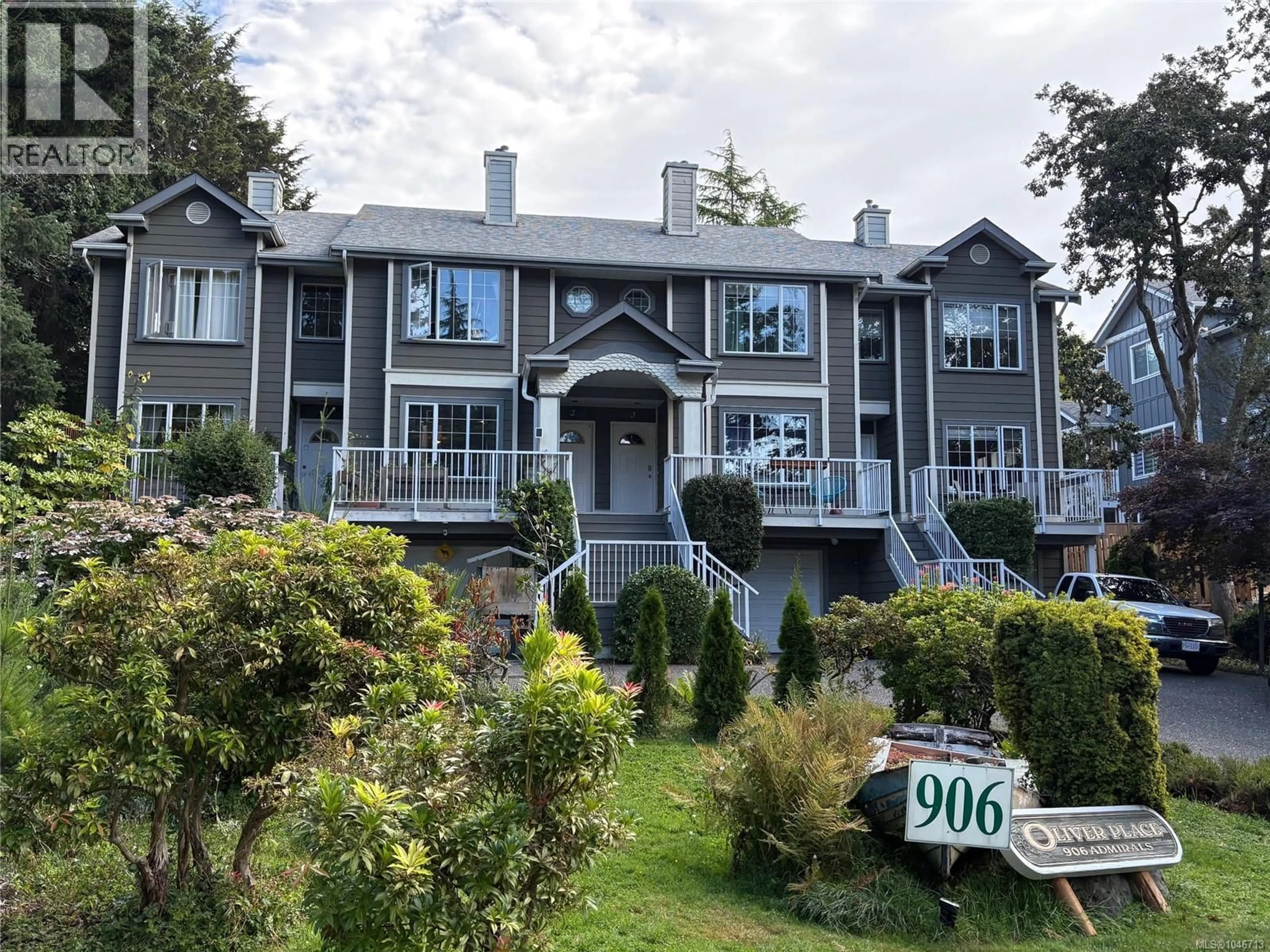 A pic from outside/outdoor area/front of a property/back of a property/a pic from drone, mountain view for 2 - 906 ADMIRALS ROAD, Esquimalt British Columbia V9A2P4