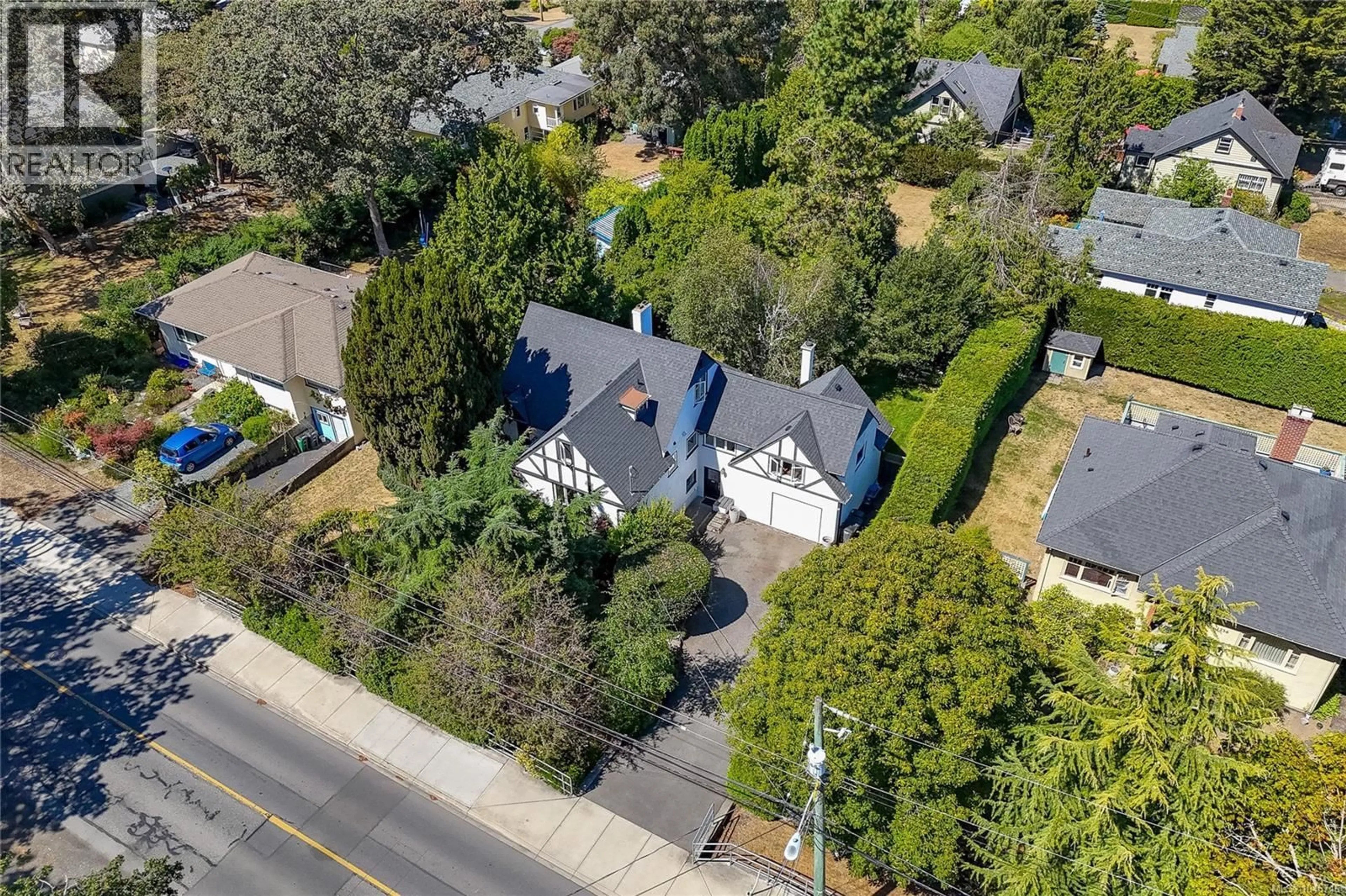 A pic from outside/outdoor area/front of a property/back of a property/a pic from drone, street for 1234 UNION ROAD, Saanich British Columbia V8P2J6
