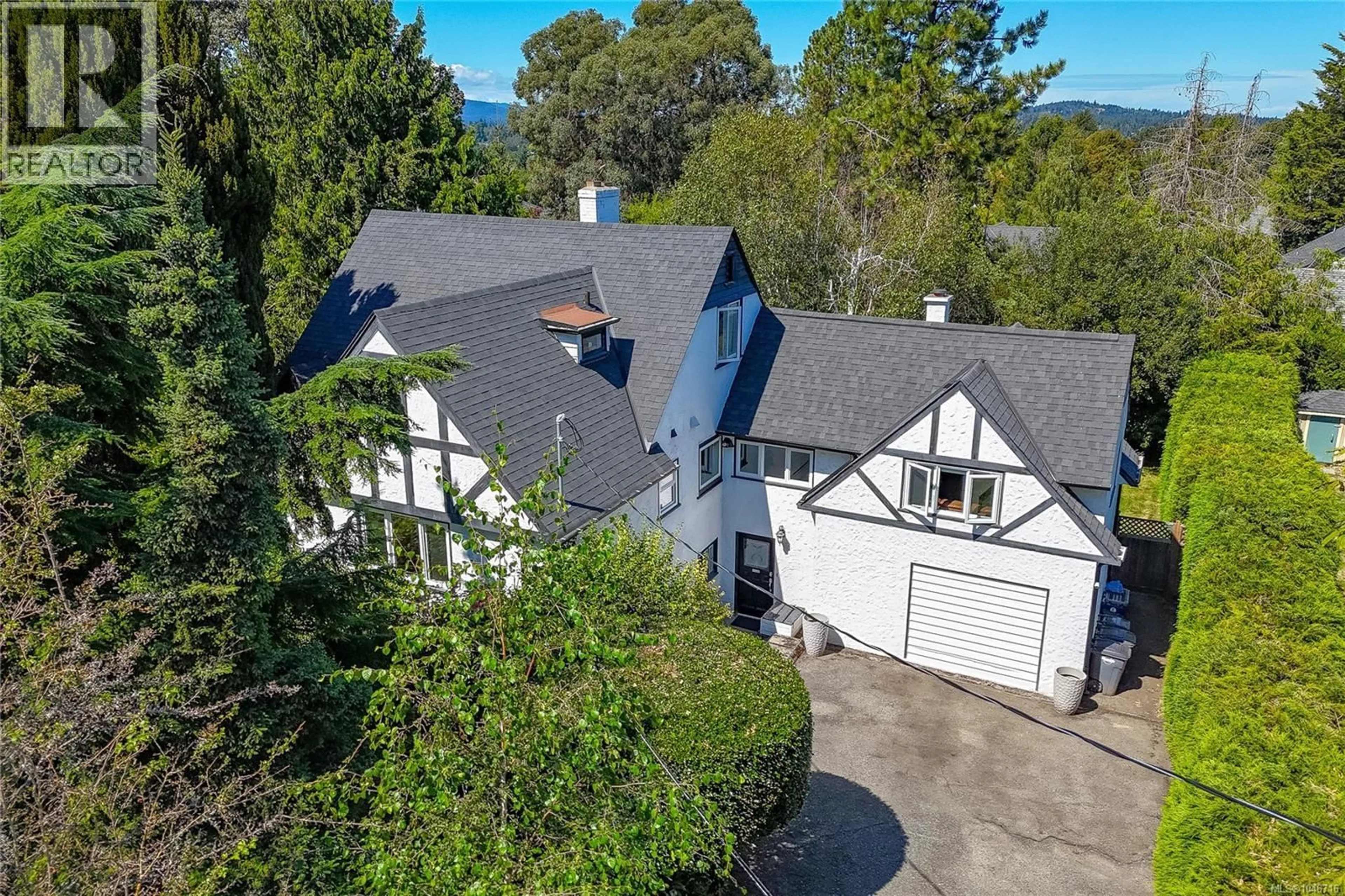 A pic from outside/outdoor area/front of a property/back of a property/a pic from drone, street for 1234 UNION ROAD, Saanich British Columbia V8P2J6