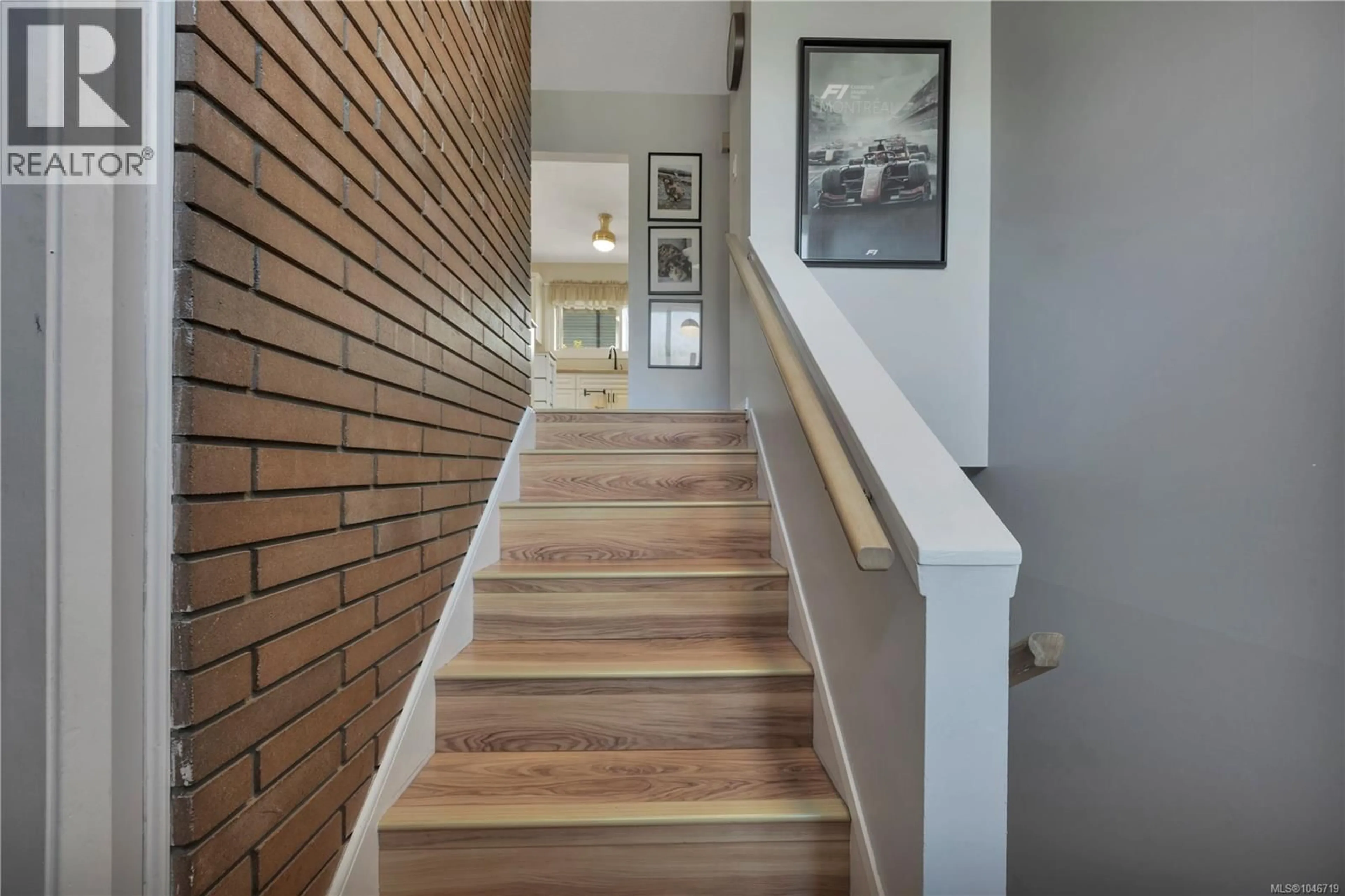 Stairs for 195 ADAMS AVENUE, Nanaimo British Columbia V9S4R9
