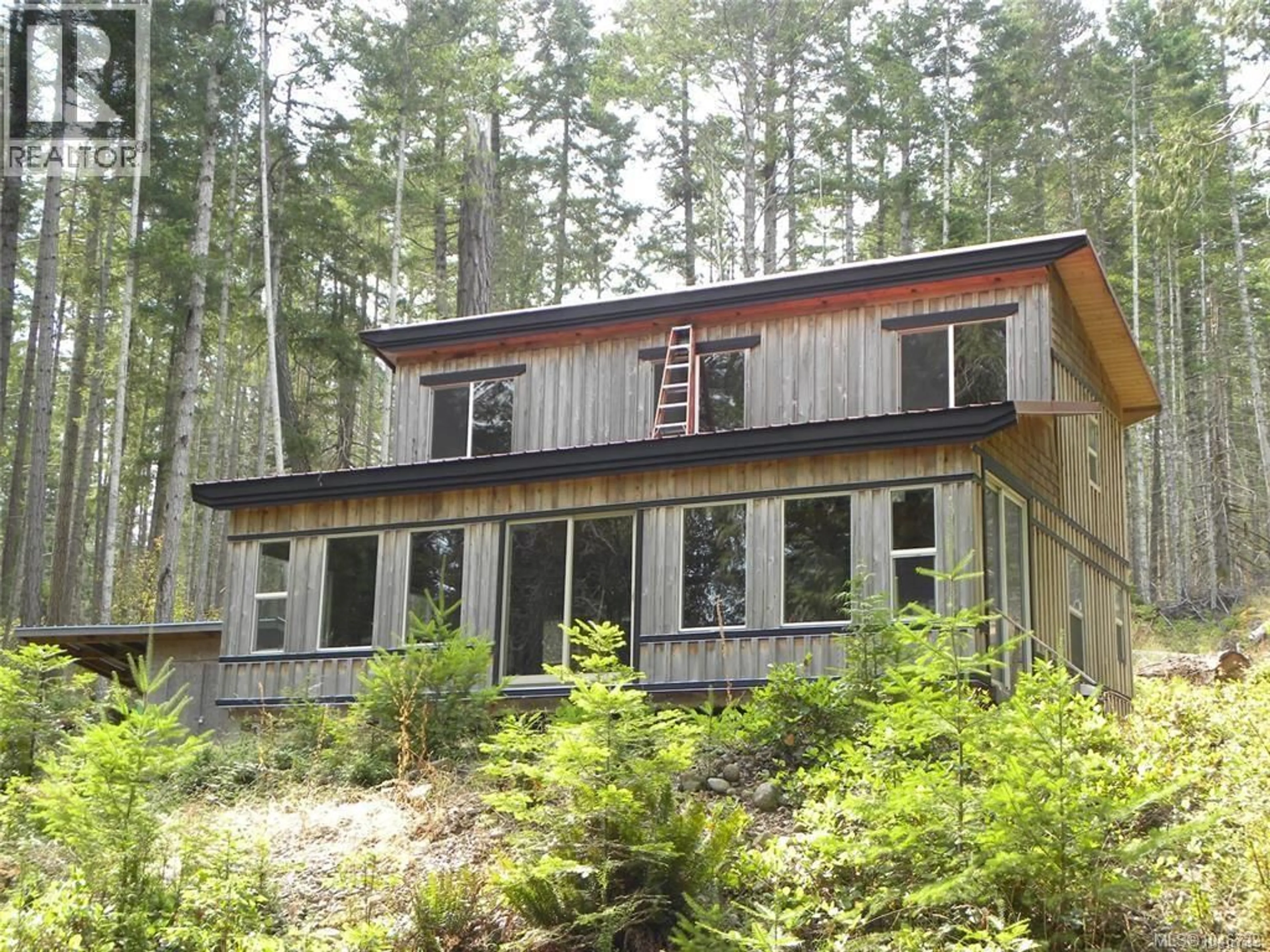 Home with vinyl exterior material, building for 66 SPRING BAY ROAD, Lasqueti Island British Columbia V0R2J0