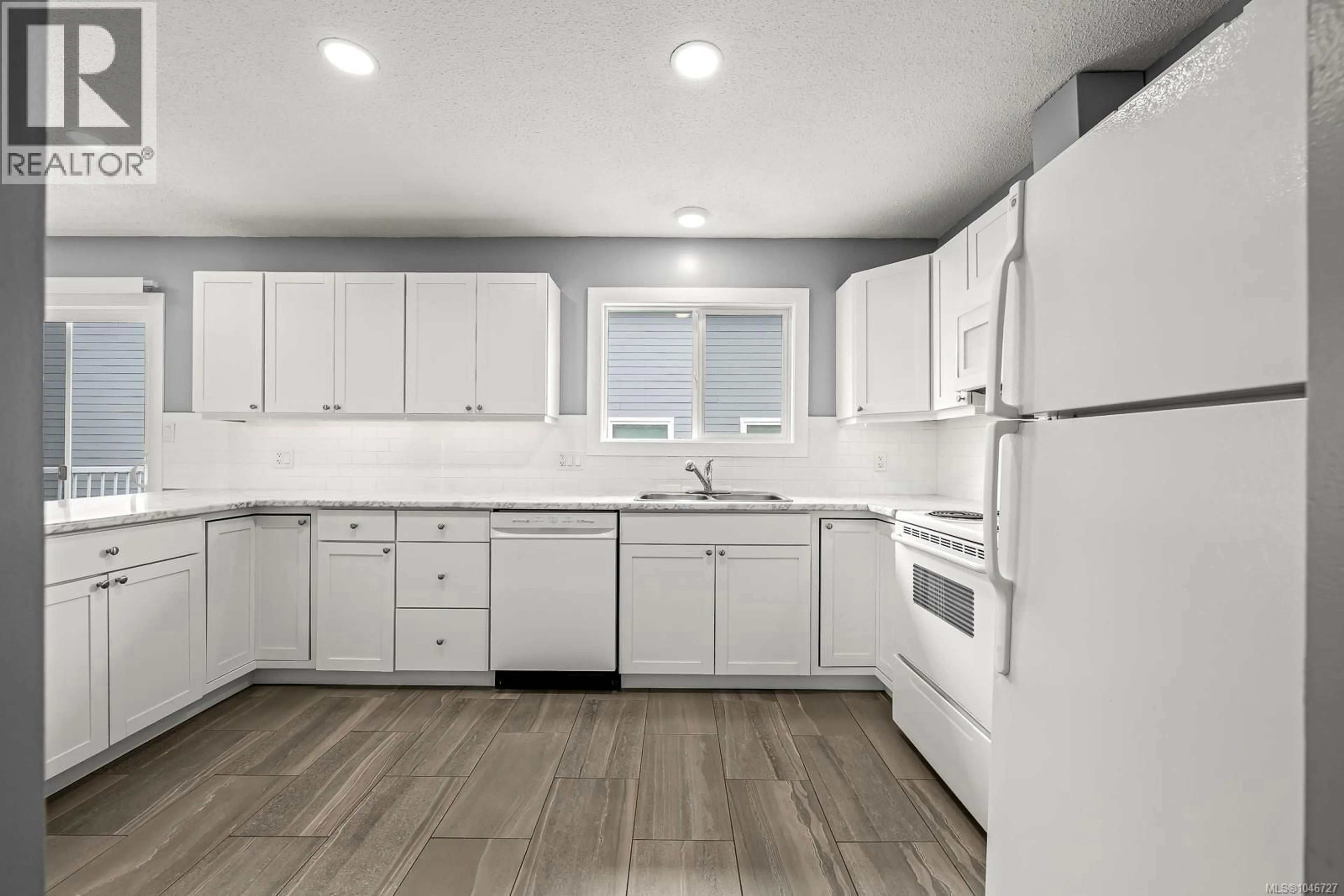 Standard kitchen, ceramic/tile floor for 3303 SEVENTH STREET, Cumberland British Columbia V0R1S0