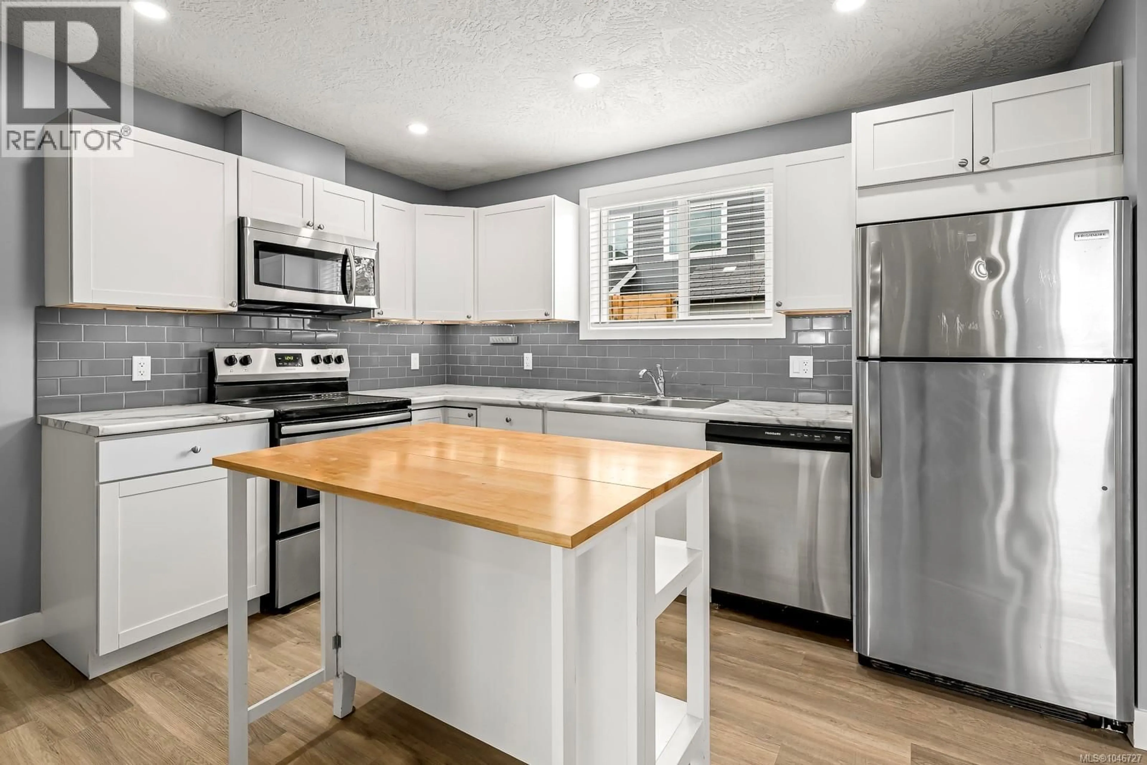Standard kitchen, unknown for 3303 SEVENTH STREET, Cumberland British Columbia V0R1S0