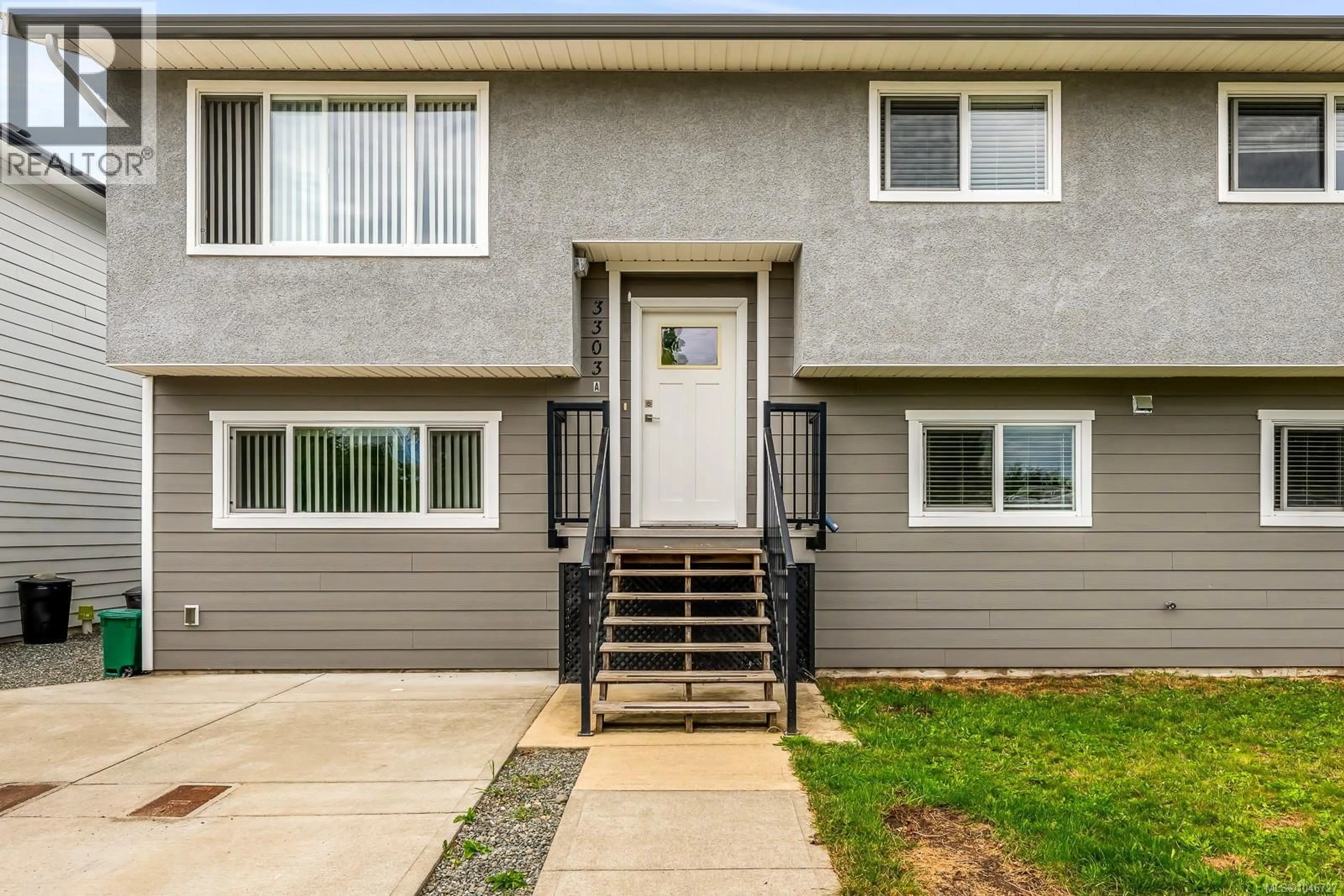 Home with vinyl exterior material, street for 3303 SEVENTH STREET, Cumberland British Columbia V0R1S0