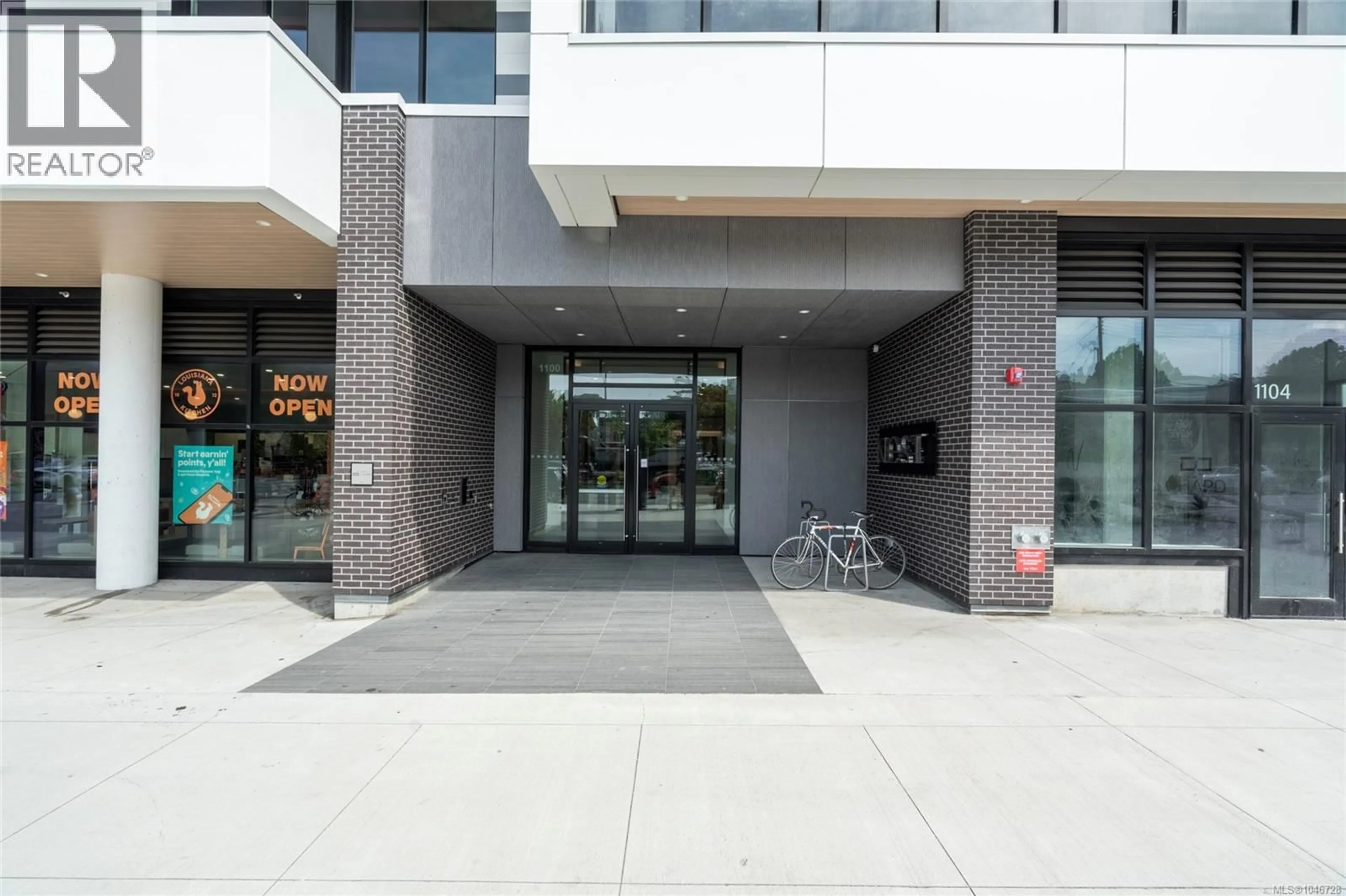 Indoor foyer for 511 - 1100 YATES STREET, Victoria British Columbia V8V0H5