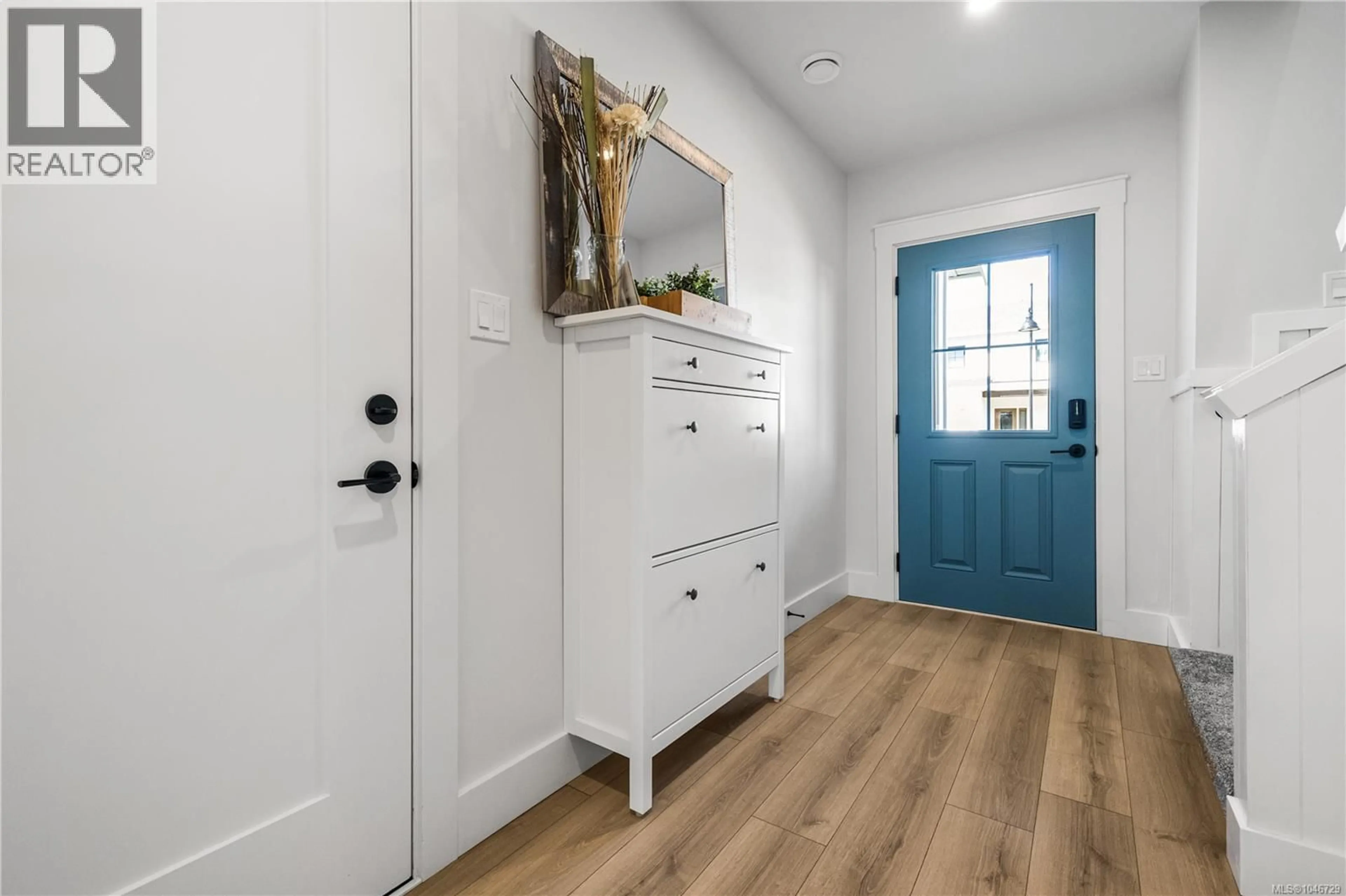Indoor entryway for 4 - 1090 EVERGREEN ROAD, Campbell River British Columbia V9W3R9