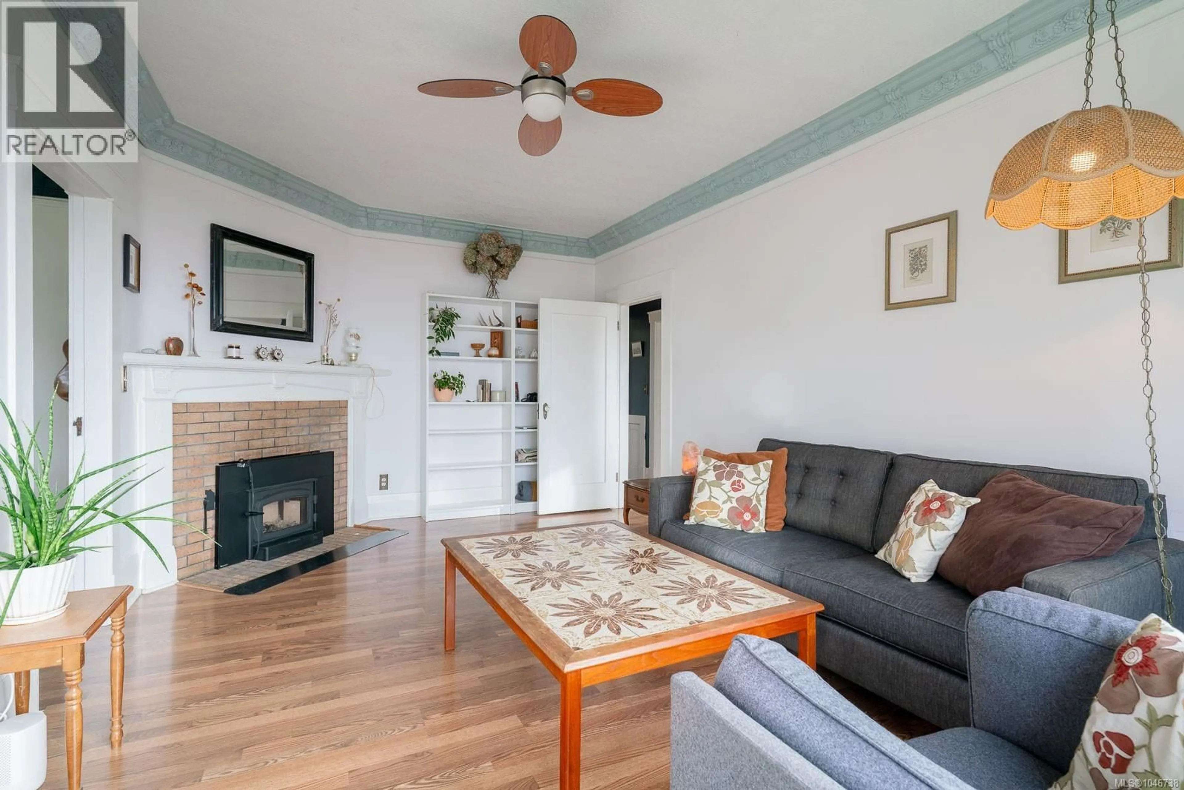 Living room with furniture, wood/laminate floor for 2629 2ND AVENUE, Port Alberni British Columbia V9Y1Z8