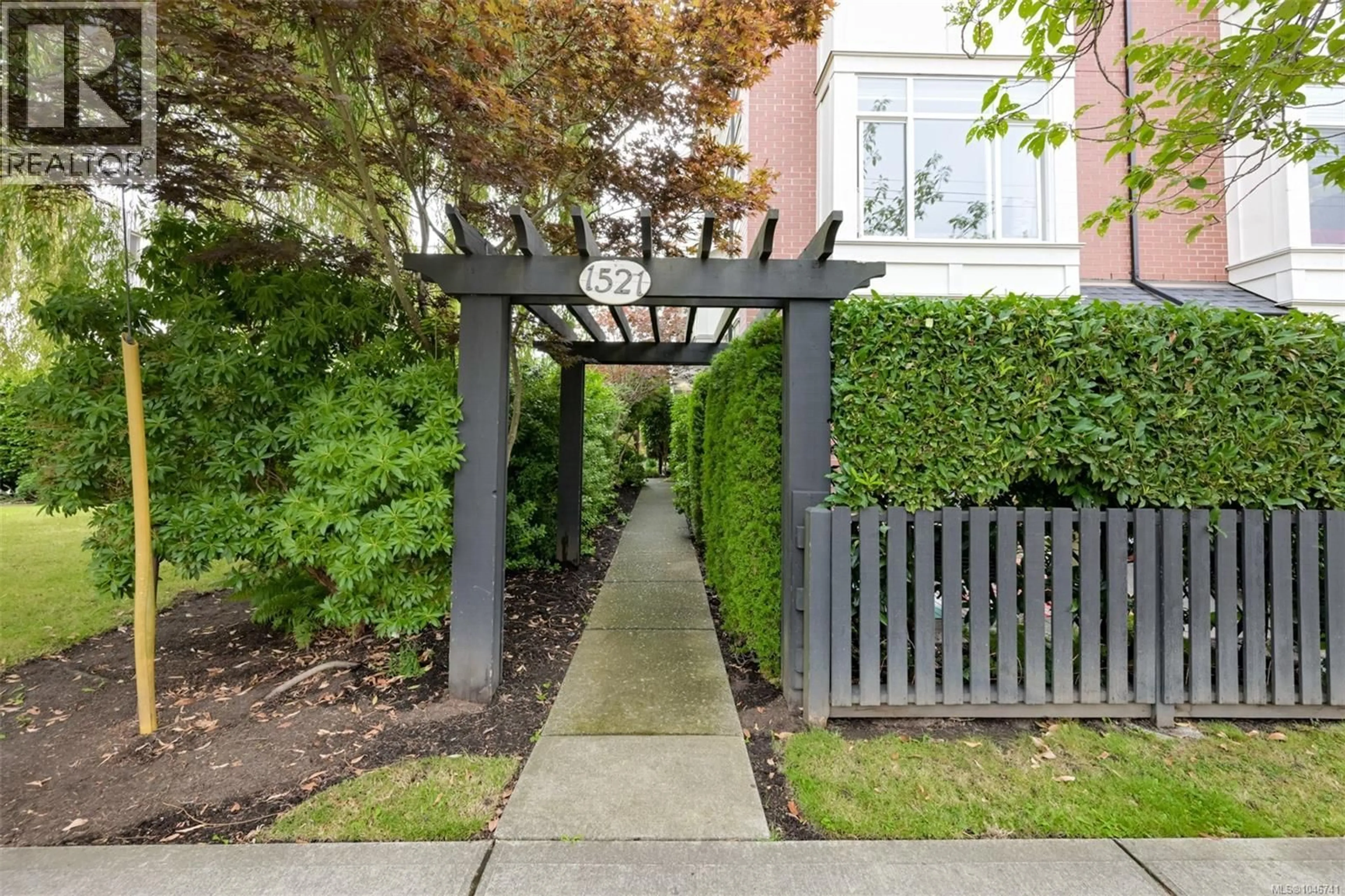 Unknown for 4 - 1521 BELCHER AVENUE, Victoria British Columbia V8R4N2