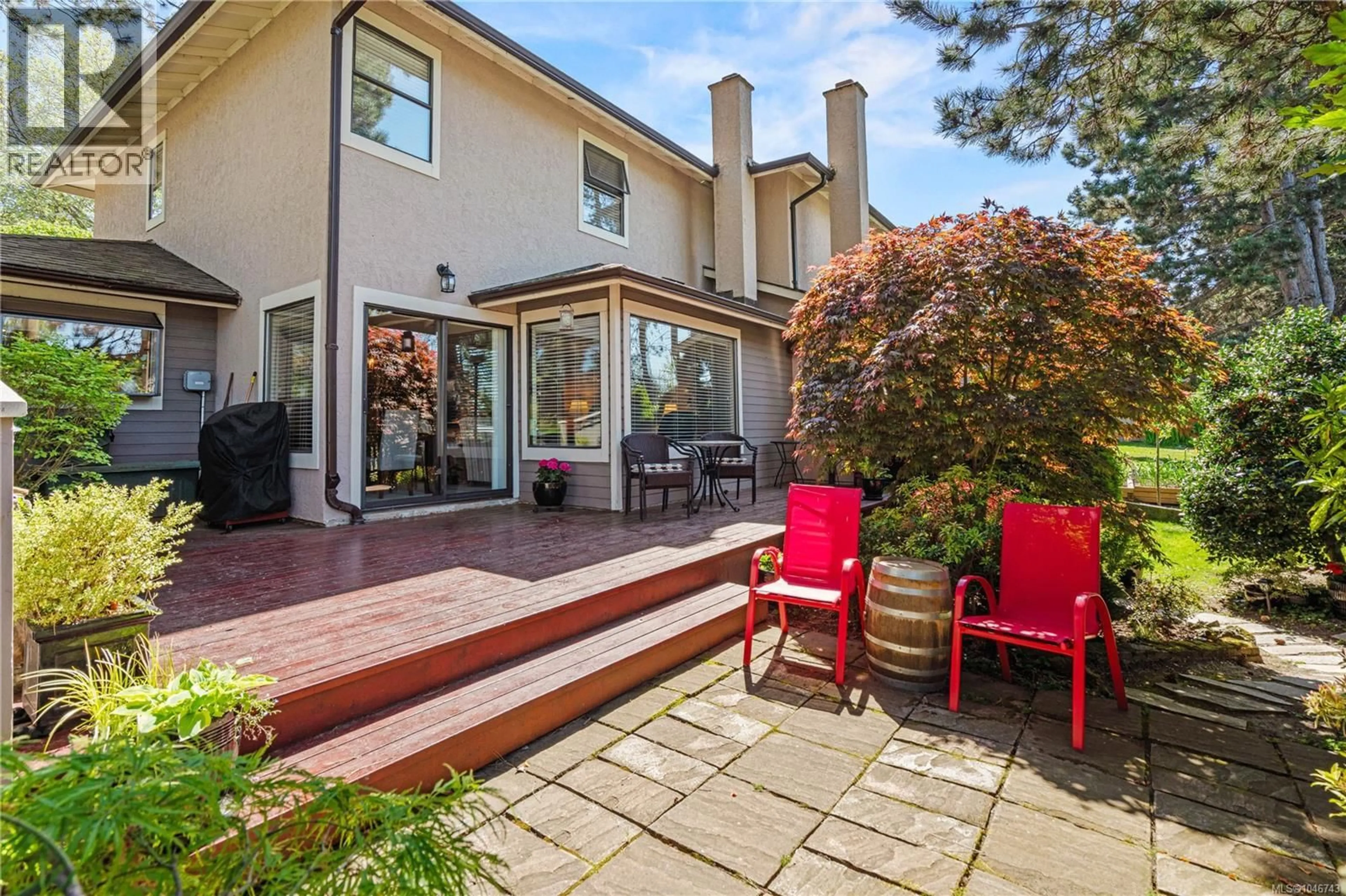 Patio, street for 18 - 1309 MCKENZIE AVENUE, Saanich British Columbia V8P2M1