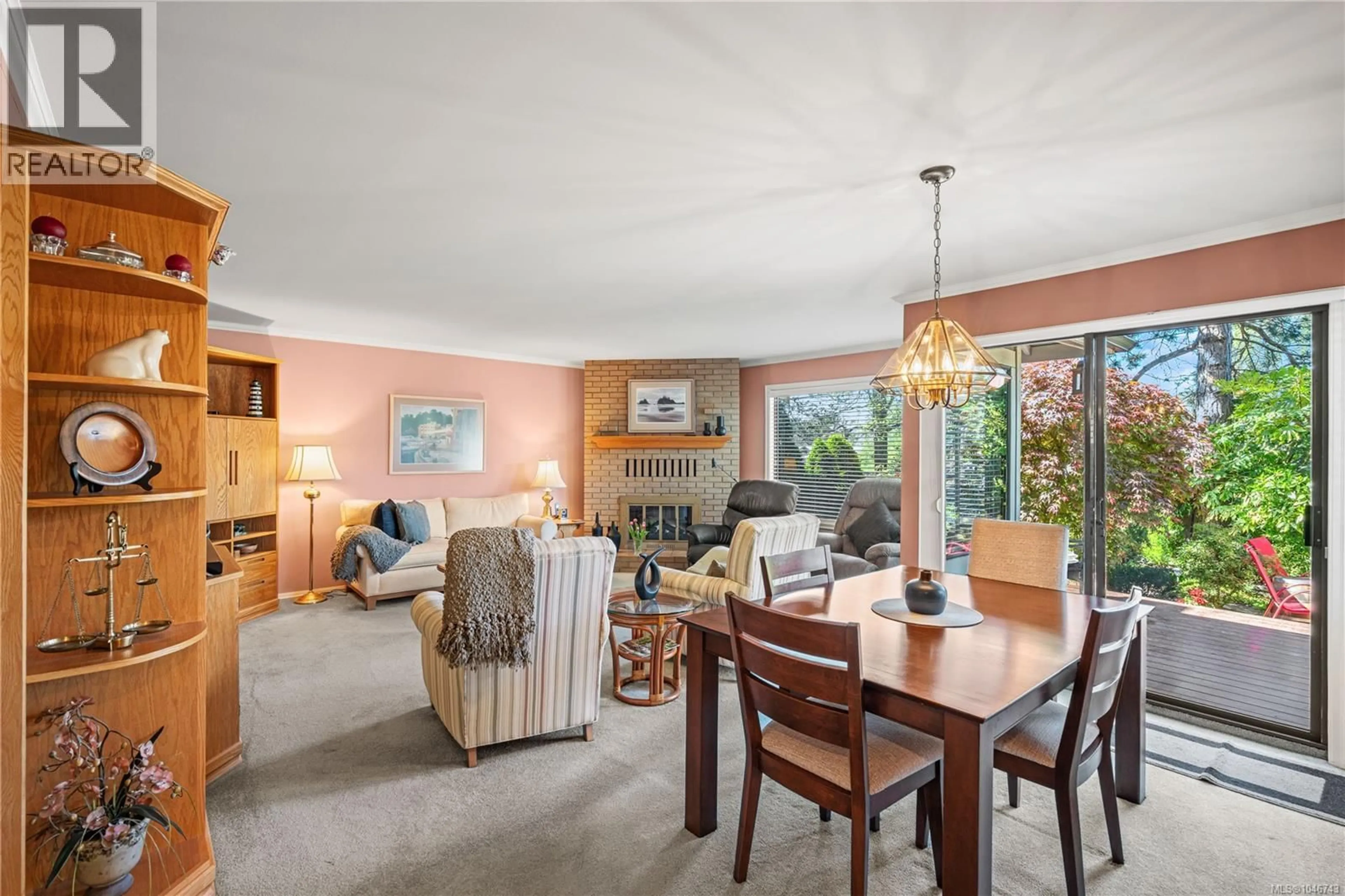 Living room with furniture, unknown for 18 - 1309 MCKENZIE AVENUE, Saanich British Columbia V8P2M1