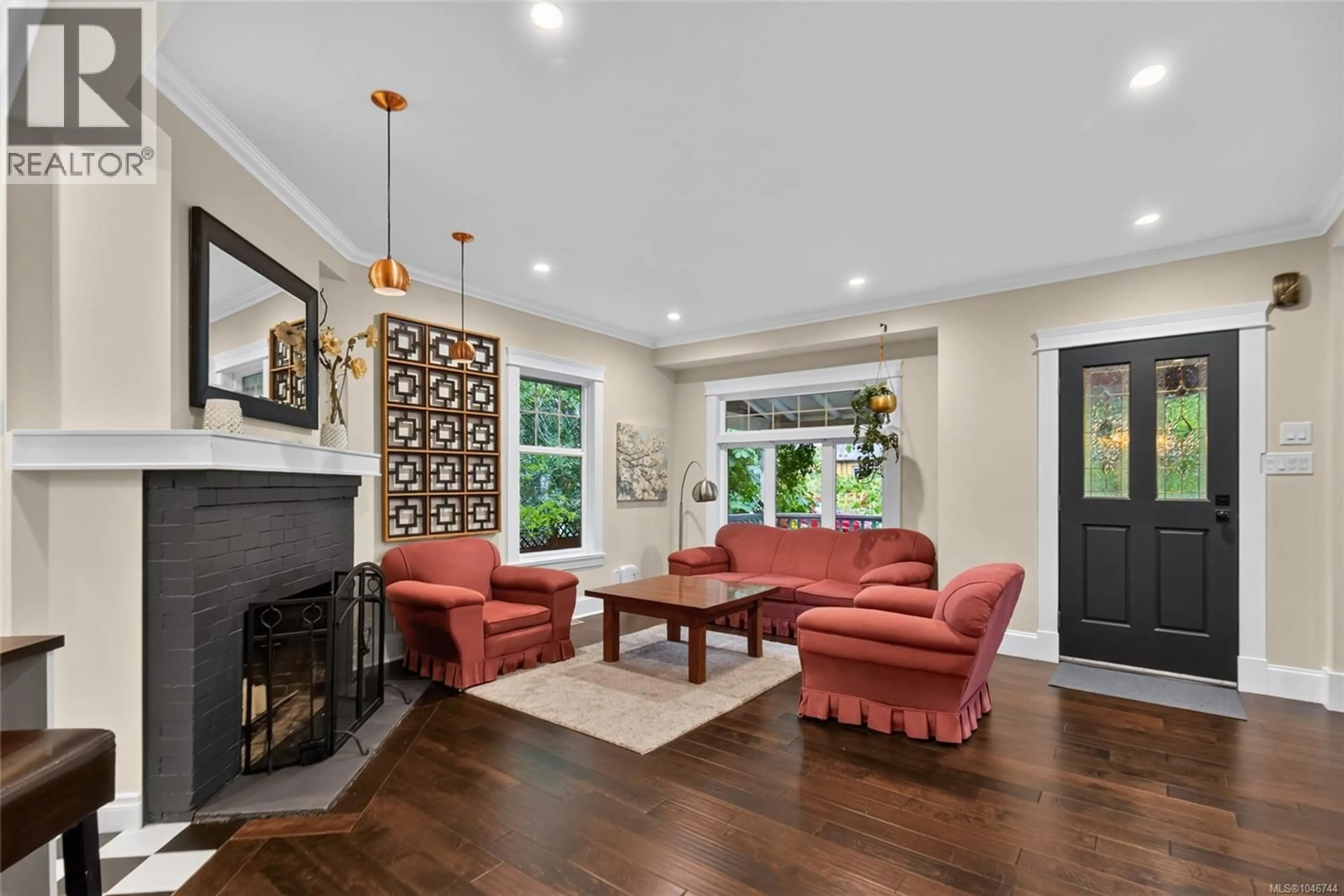 Living room with furniture, unknown for 1038 ISLAY STREET, Duncan British Columbia V9L2E1
