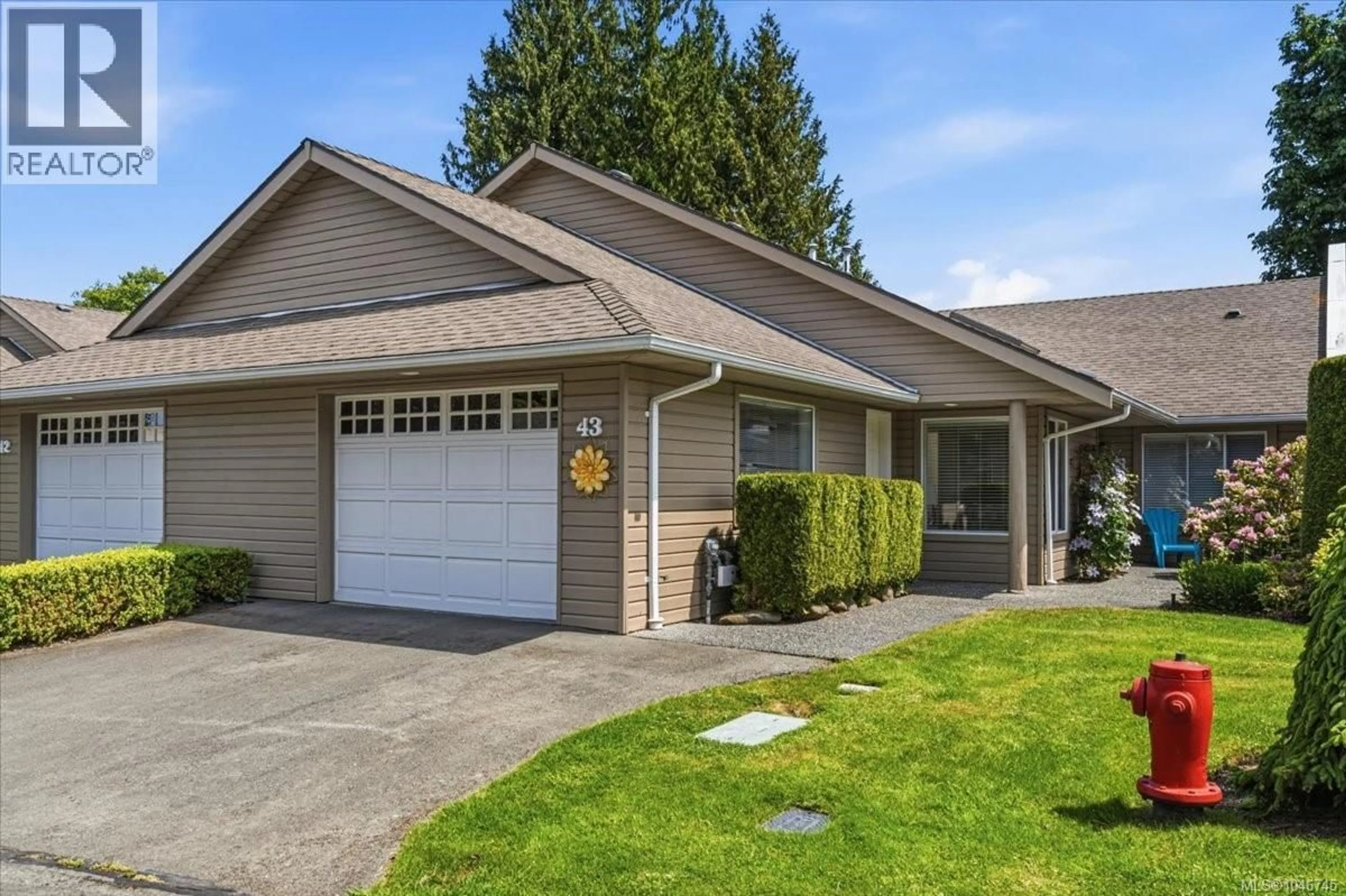 Home with vinyl exterior material, street for 43 - 529 JOHNSTONE ROAD, Parksville British Columbia V9P2K1