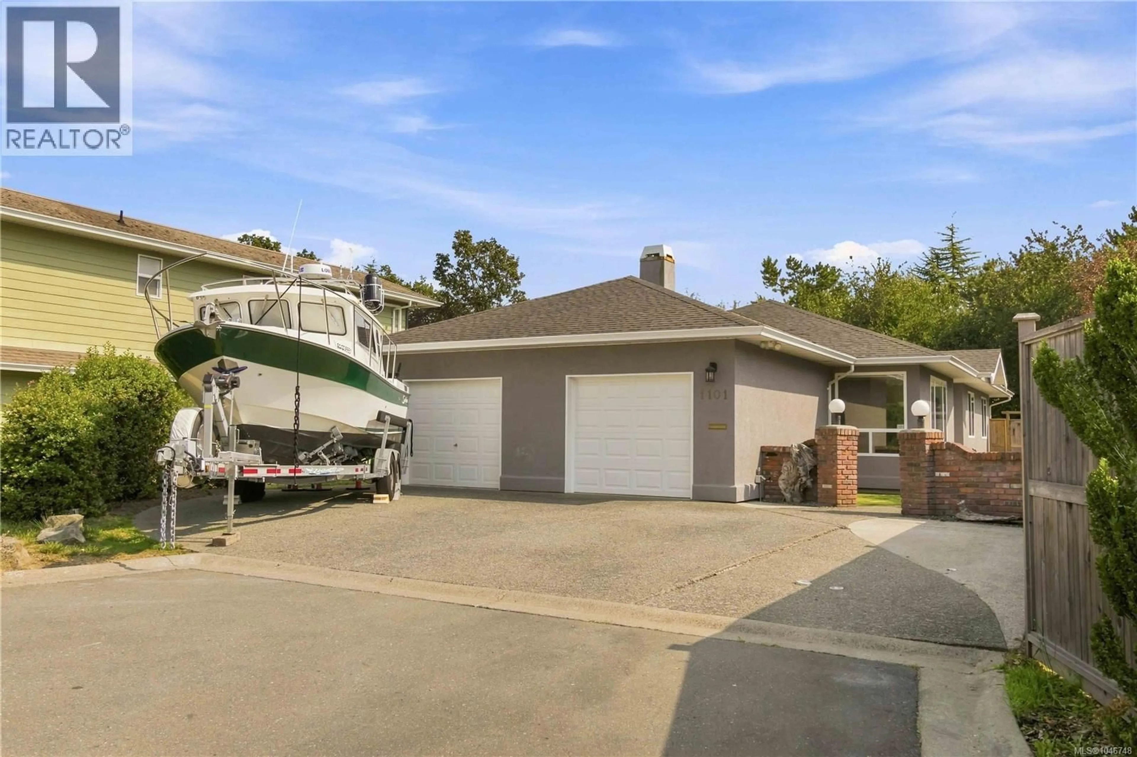Indoor garage for 1101 BERKELEY PLACE, Saanich British Columbia V8X2G2