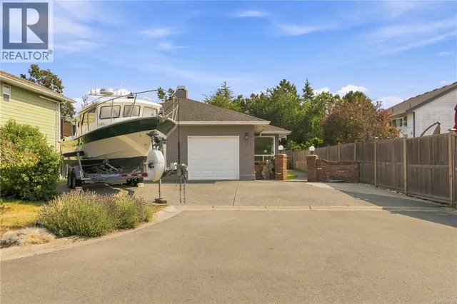 1101 BERKELEY PLACE, Saanich 3
