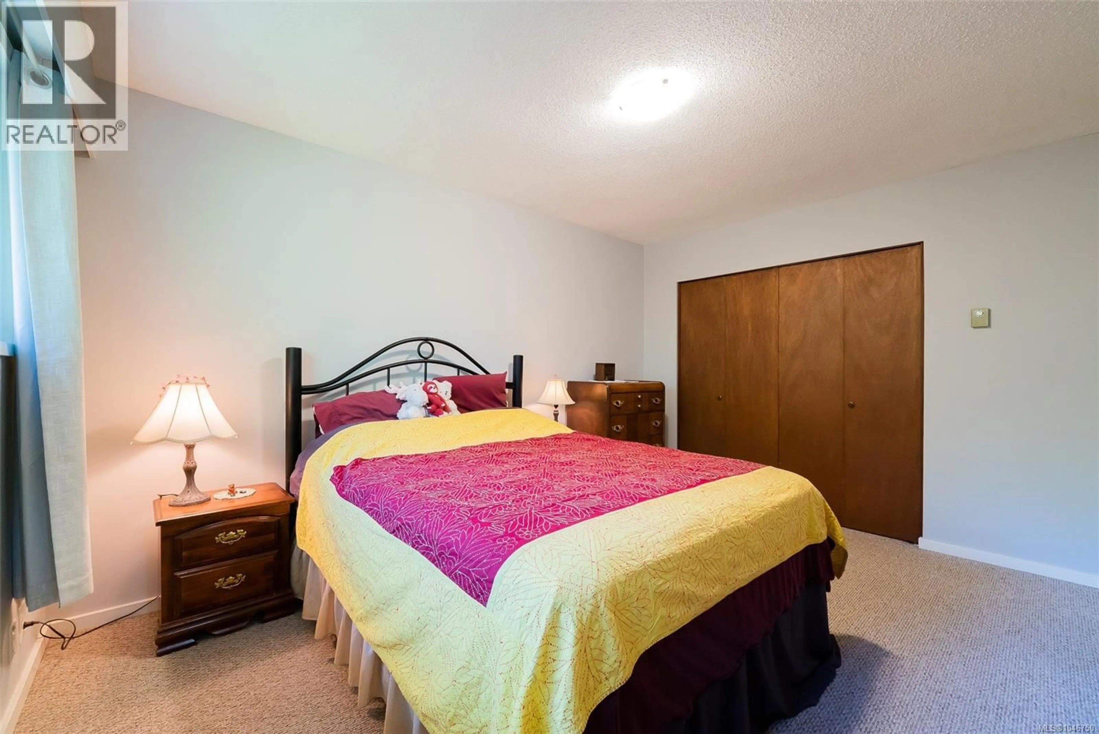 Bedroom with bed, unknown for 3362 UPLANDS DRIVE, Nanaimo British Columbia V9T2T5