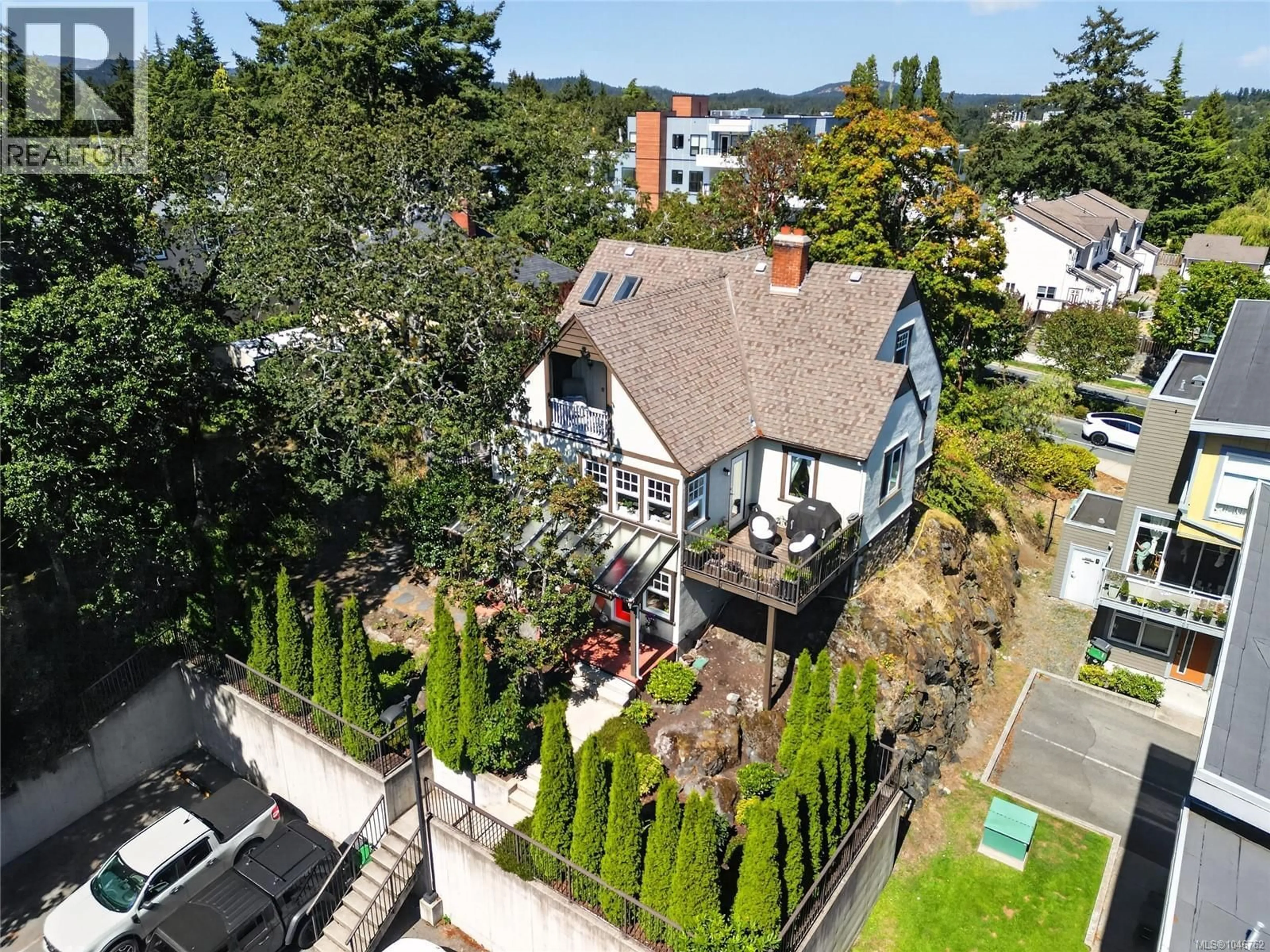 A pic from outside/outdoor area/front of a property/back of a property/a pic from drone, street for 5 - 235 ISLAND HIGHWAY, View Royal British Columbia V9B1G3