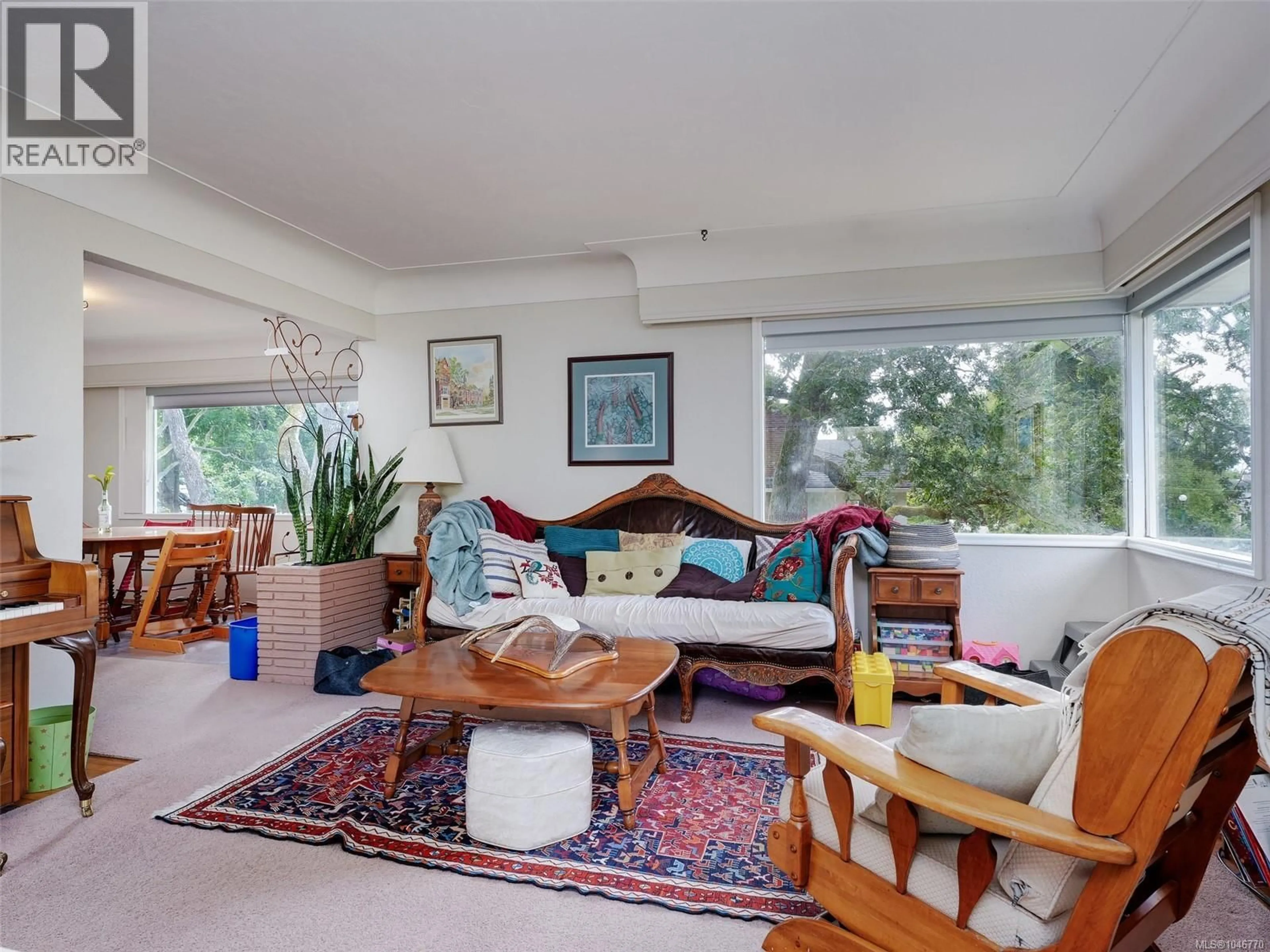 Living room with furniture, unknown for 2541 NOTTINGHAM ROAD, Oak Bay British Columbia V8R6C7