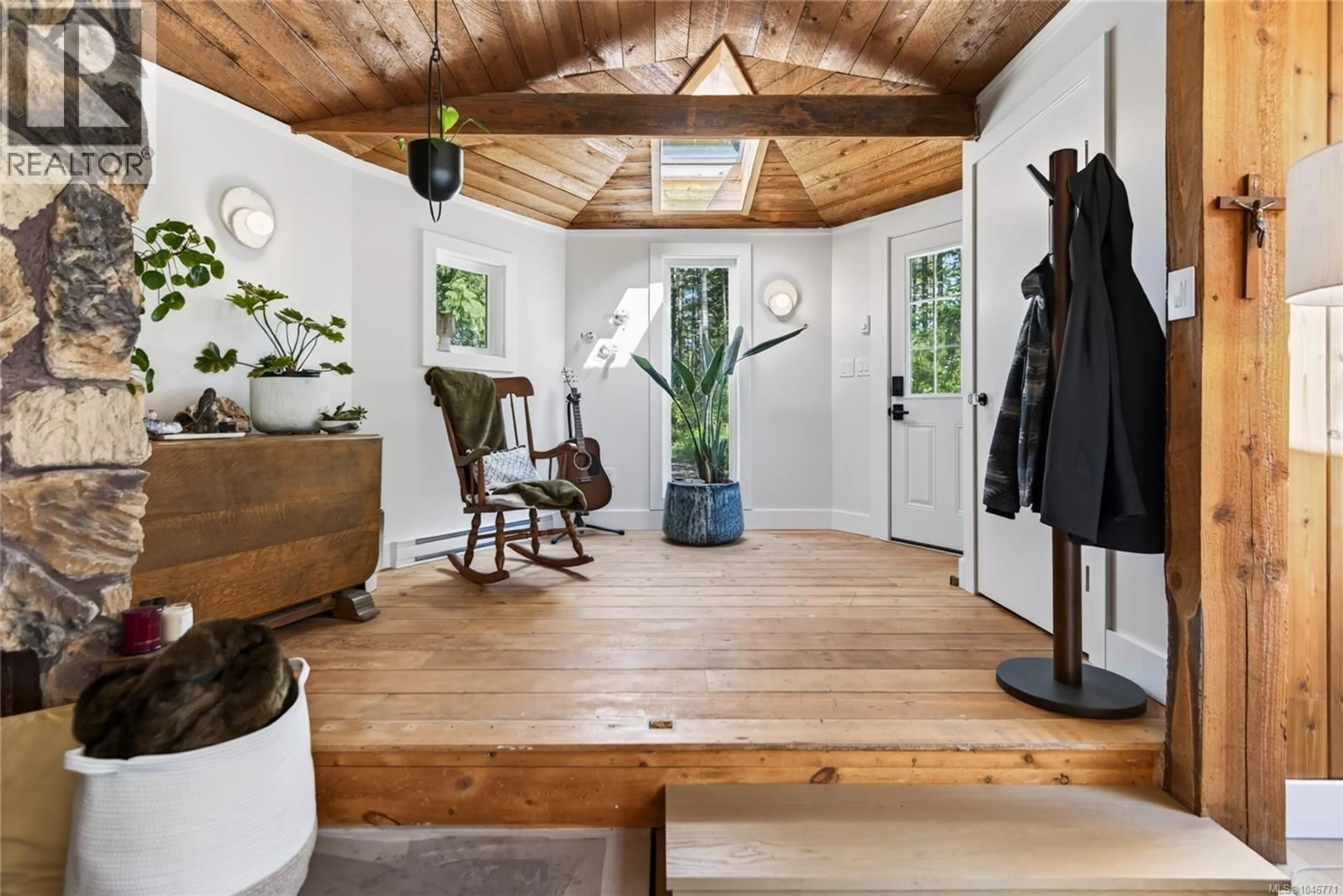 Indoor entryway for 3569 MACAULAY ROAD, Black Creek British Columbia V9J1E4