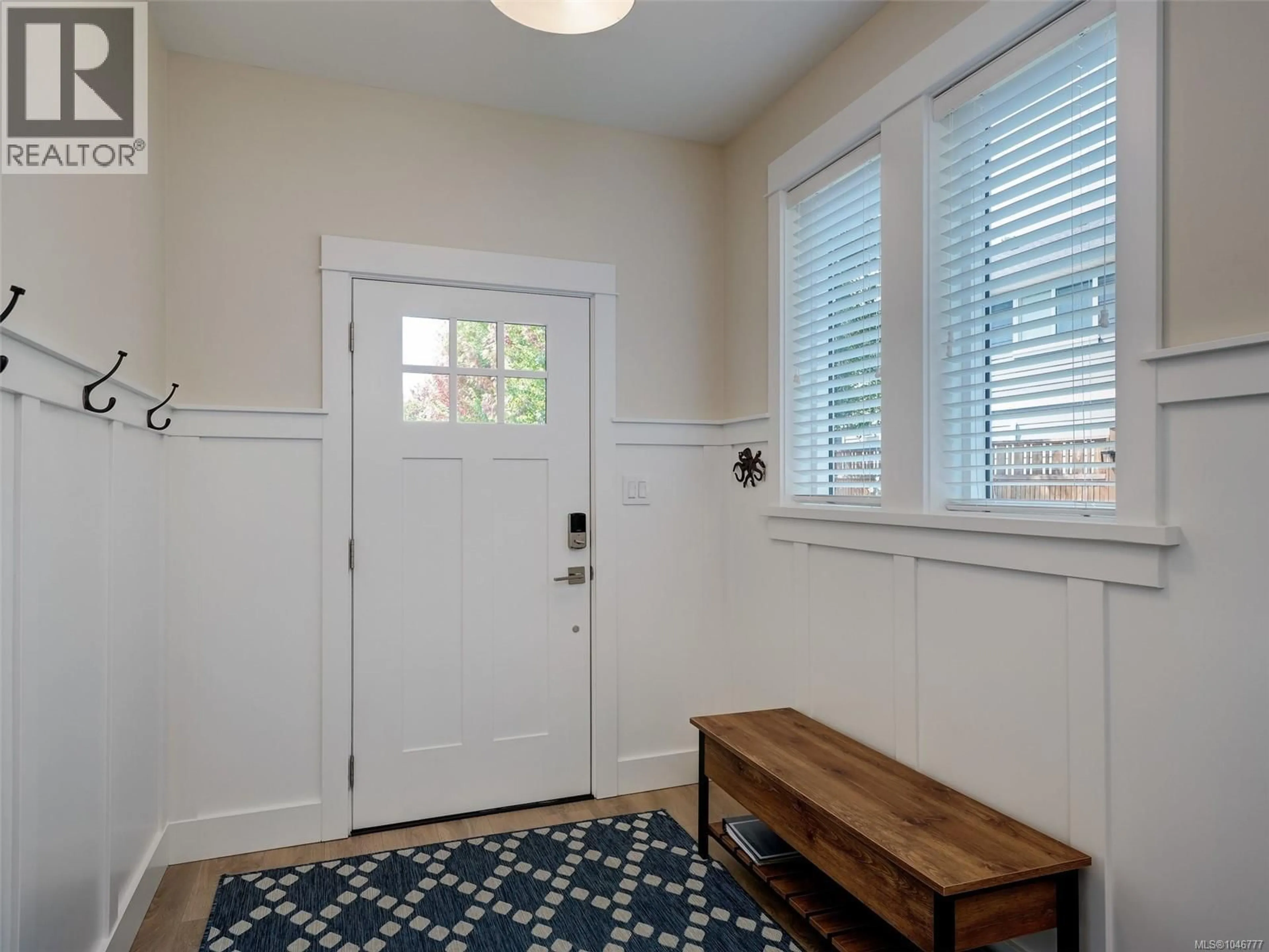 Indoor entryway for 112 - 1964 JOHN ROAD, North Saanich British Columbia V8L2P9