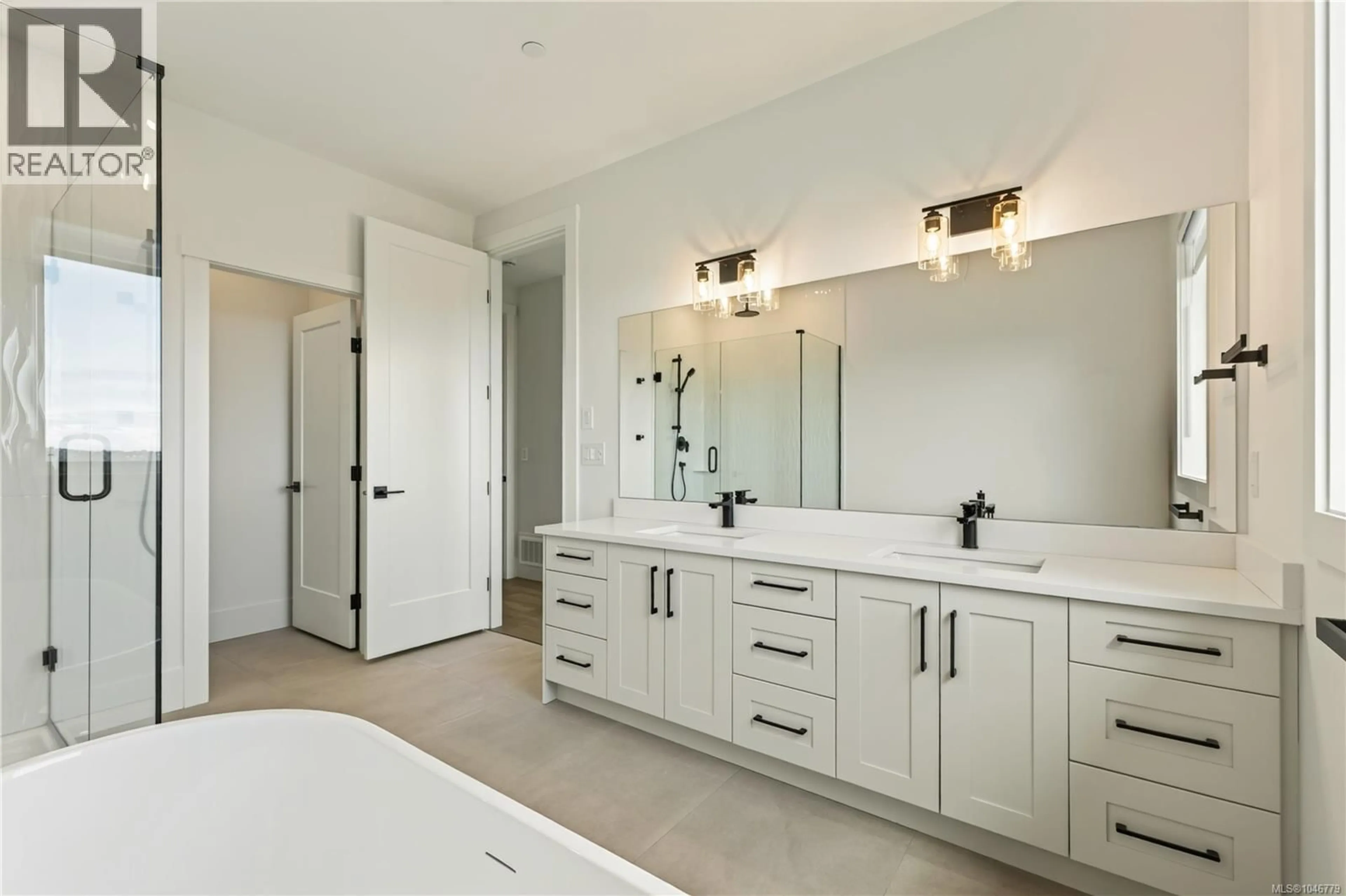 Contemporary bathroom, ceramic/tile floor for 103 - 2302 ARBOT ROAD, Nanaimo British Columbia V9R6S8