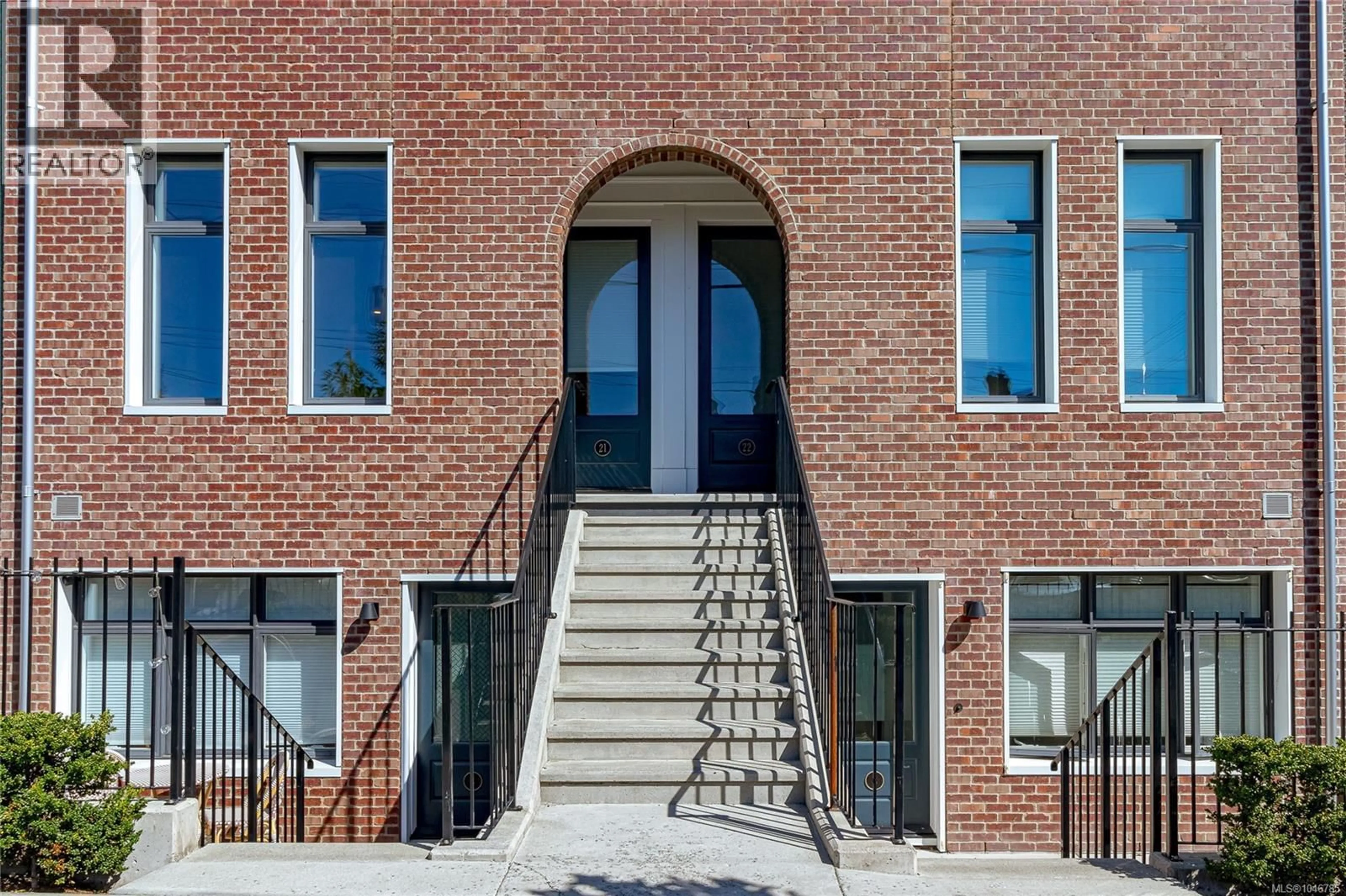 Home with brick exterior material, building for 21 - 230 WILSON STREET, Victoria British Columbia V9A3G2