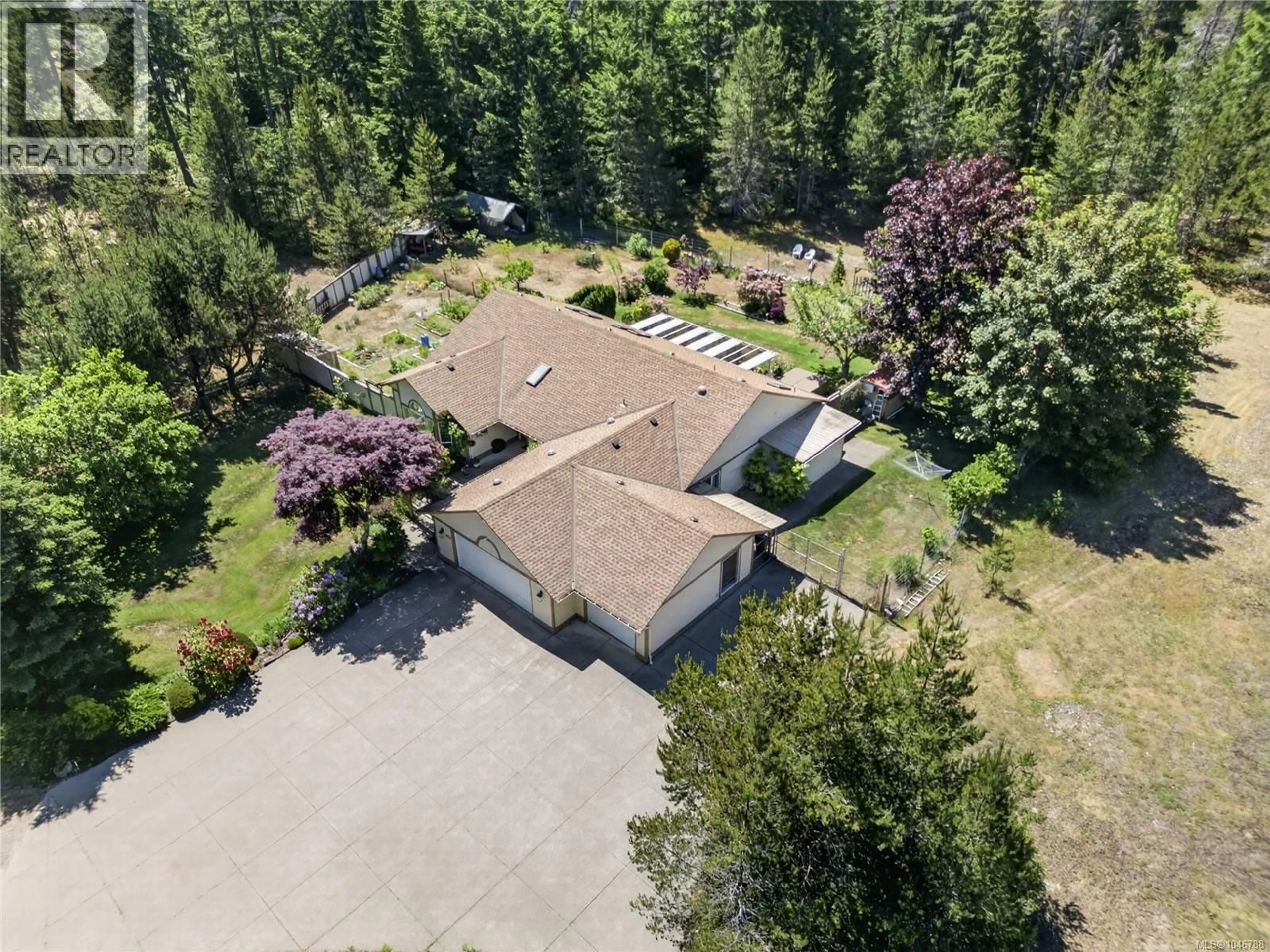 A pic from outside/outdoor area/front of a property/back of a property/a pic from drone, unknown for 657 SIERRA PINES ROAD, Comox British Columbia V9M3W8