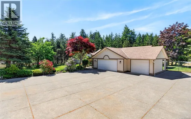 657 SIERRA PINES ROAD, Comox 5