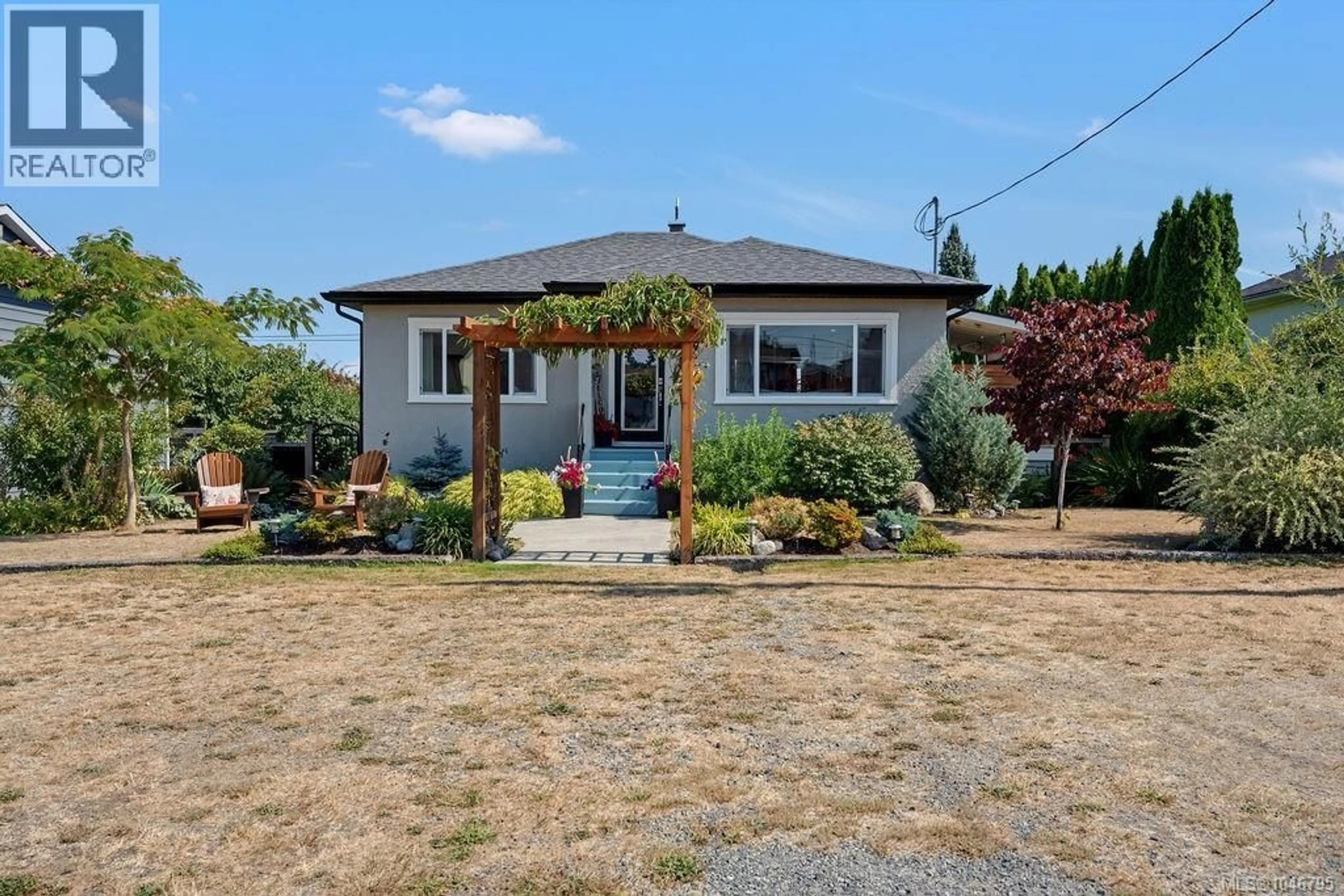 Home with vinyl exterior material, street for 417 WHITE STREET, Ladysmith British Columbia V9G1B7
