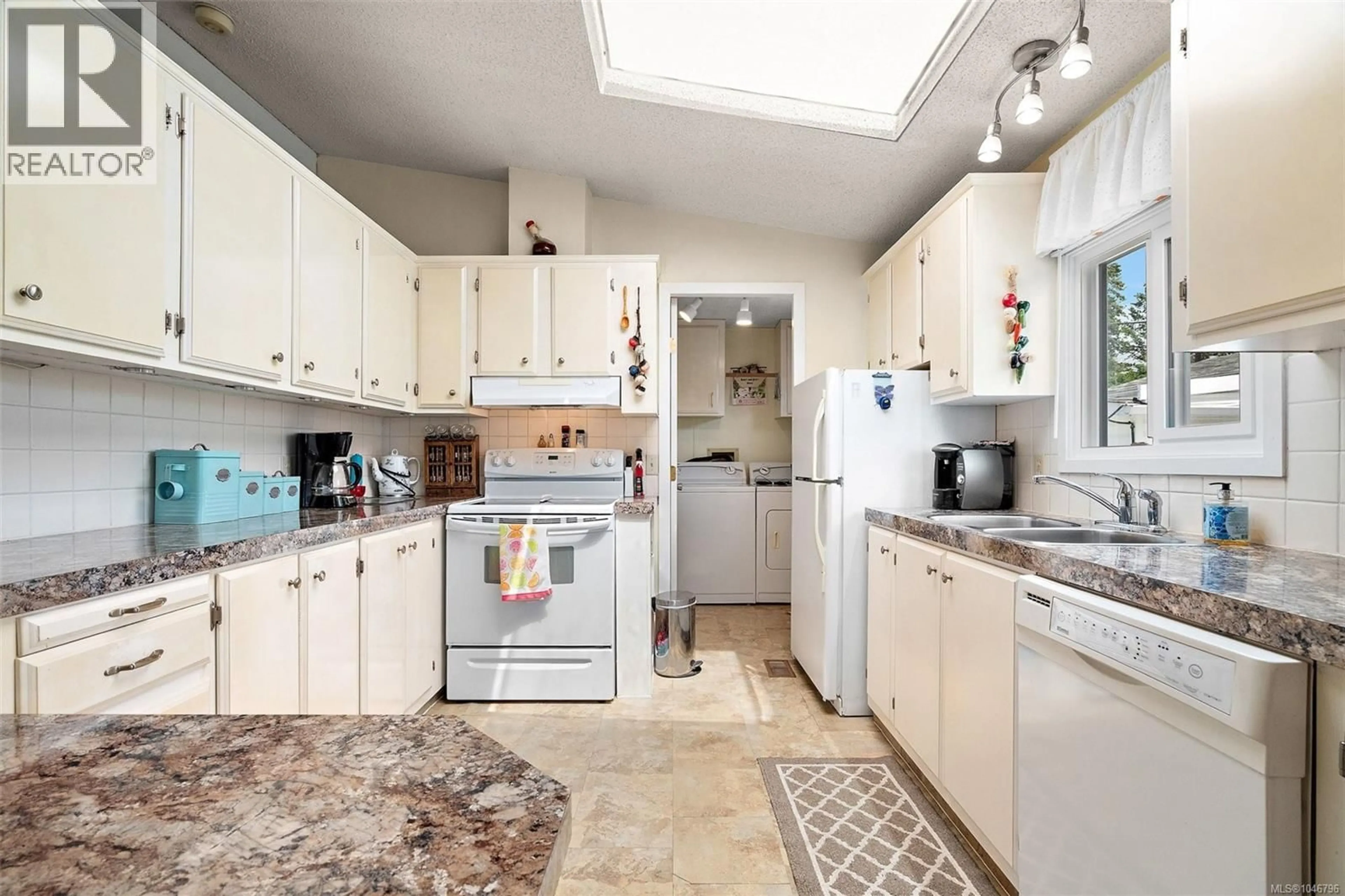 Standard kitchen, ceramic/tile floor for 111 - 7701 CENTRAL SAANICH ROAD, Central Saanich British Columbia V0S1M0