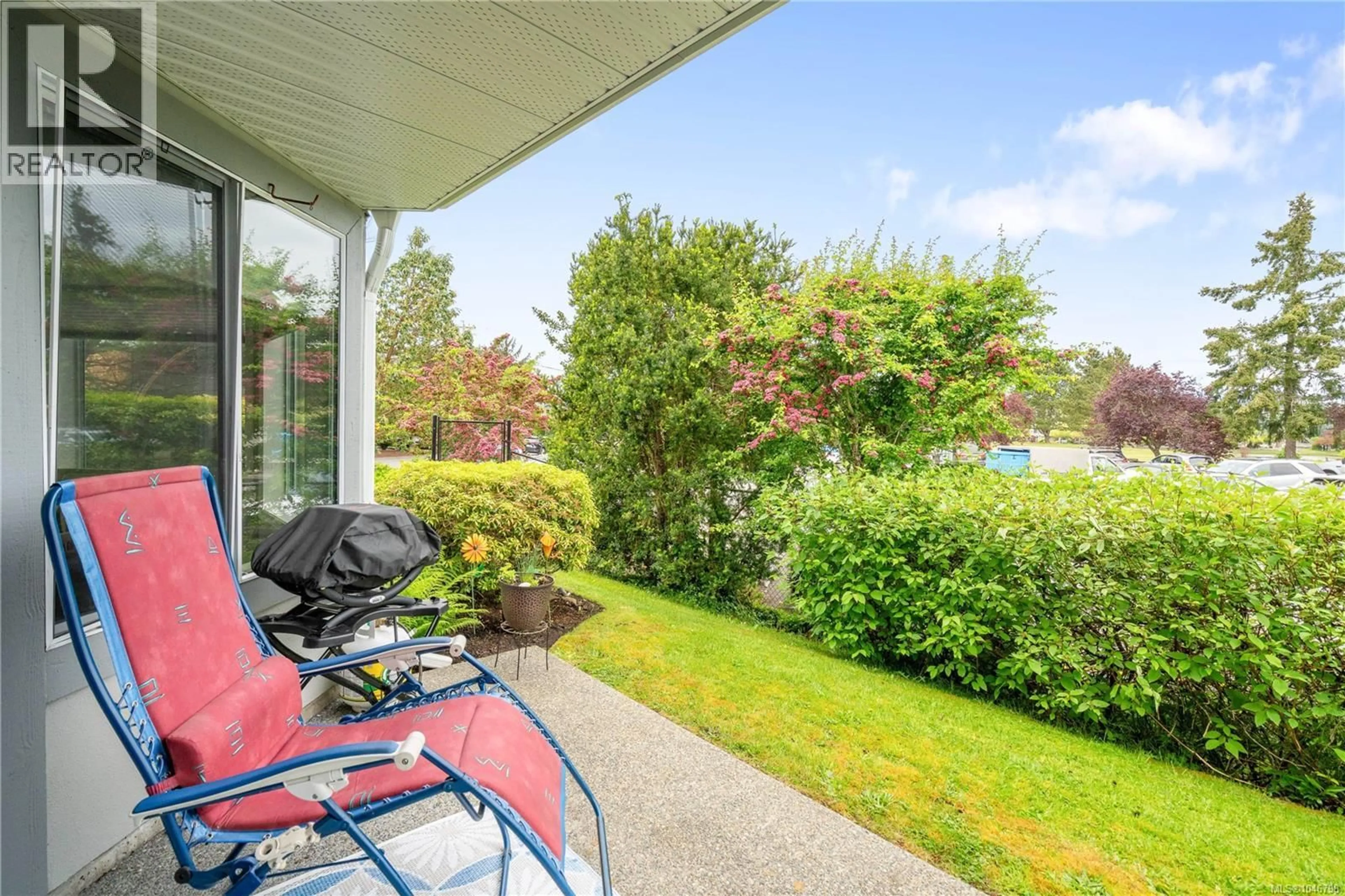 Patio, water/lake/river/ocean view for 101 - 10431 RESTHAVEN DRIVE, Sidney British Columbia V8L3H6