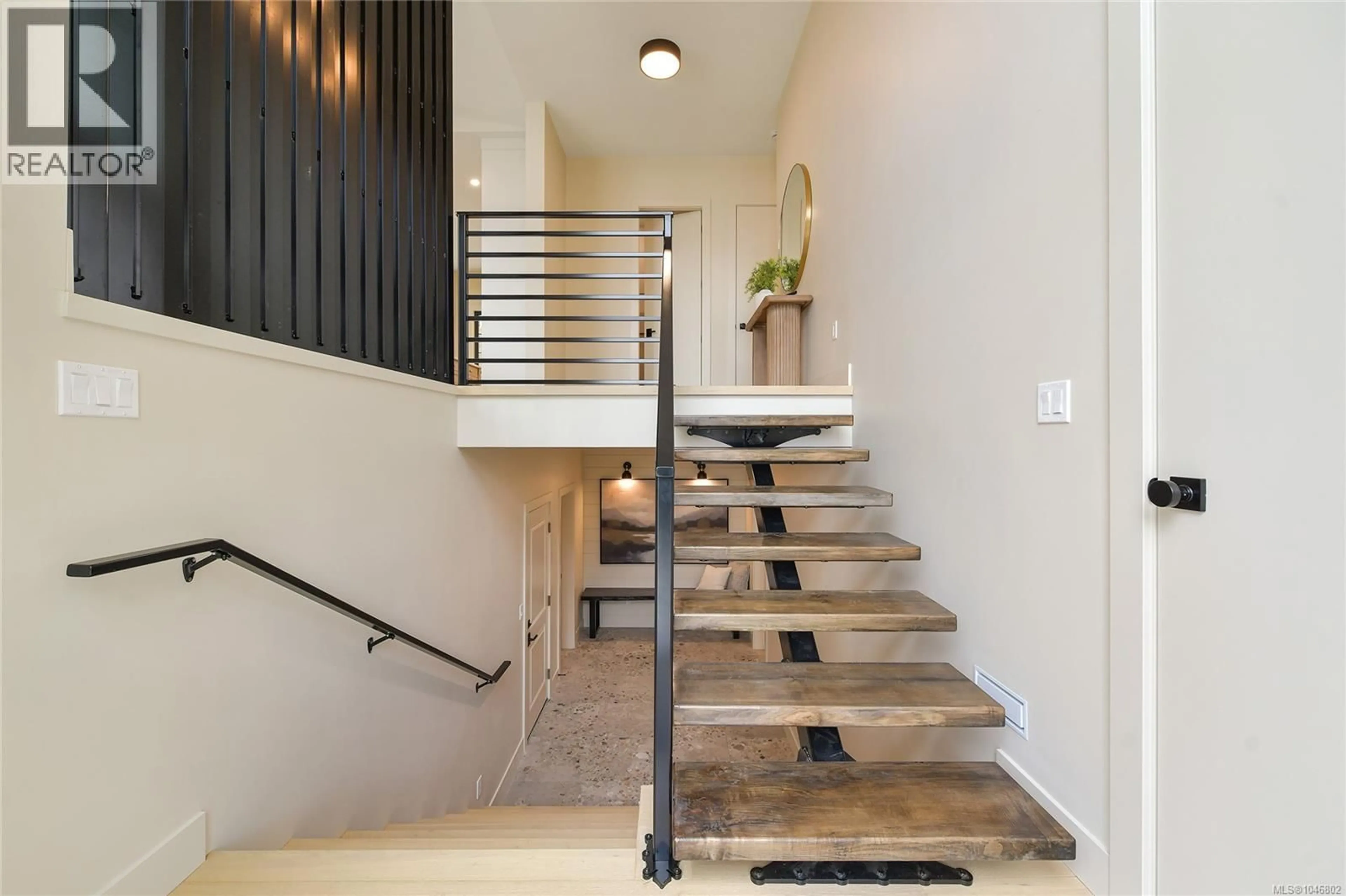 Stairs for 2528 MILL BAY ROAD, Mill Bay British Columbia V0R2P1