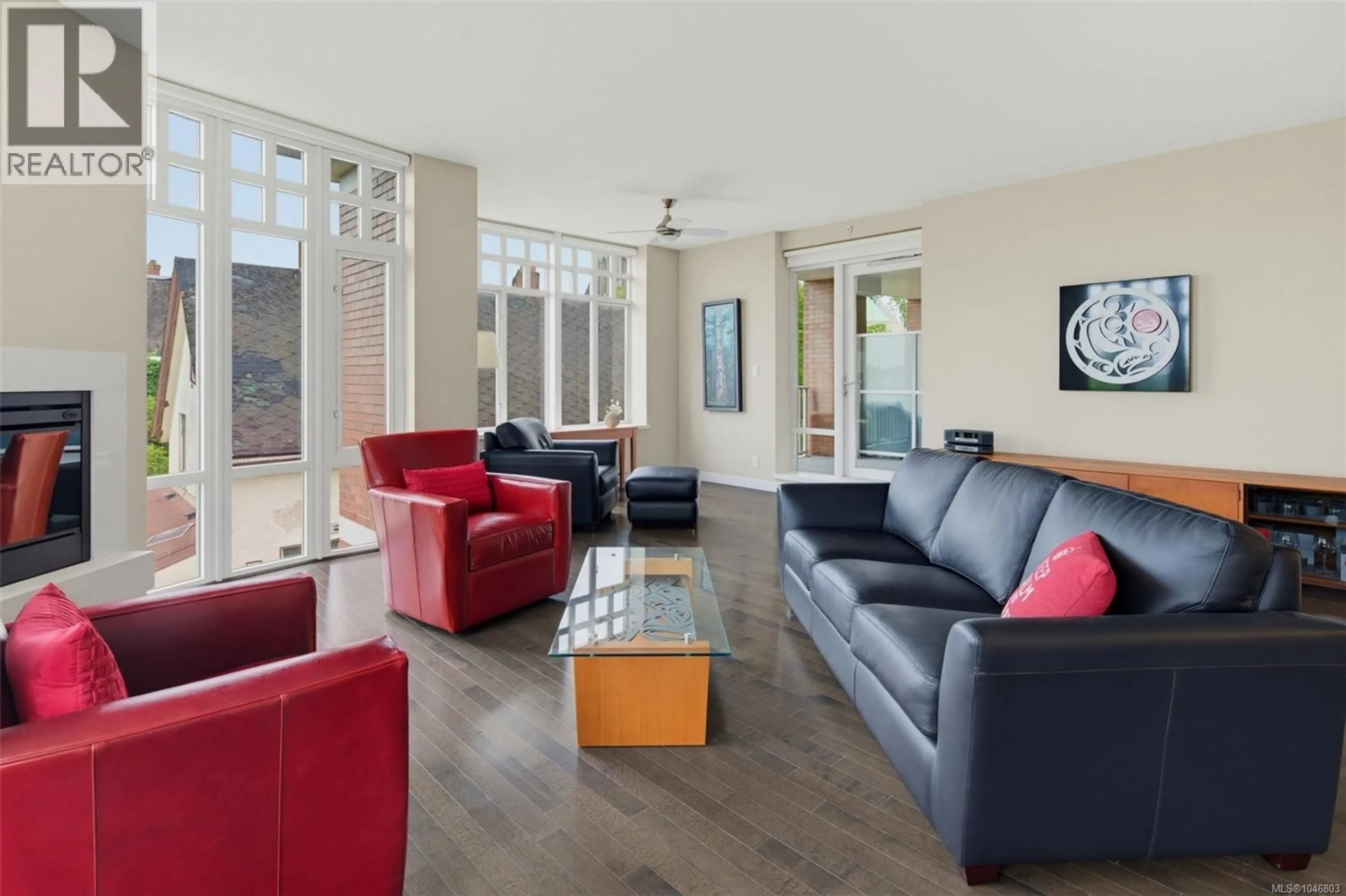 Living room with furniture, unknown for 402 - 999 BURDETT AVENUE, Victoria British Columbia V8V3G7