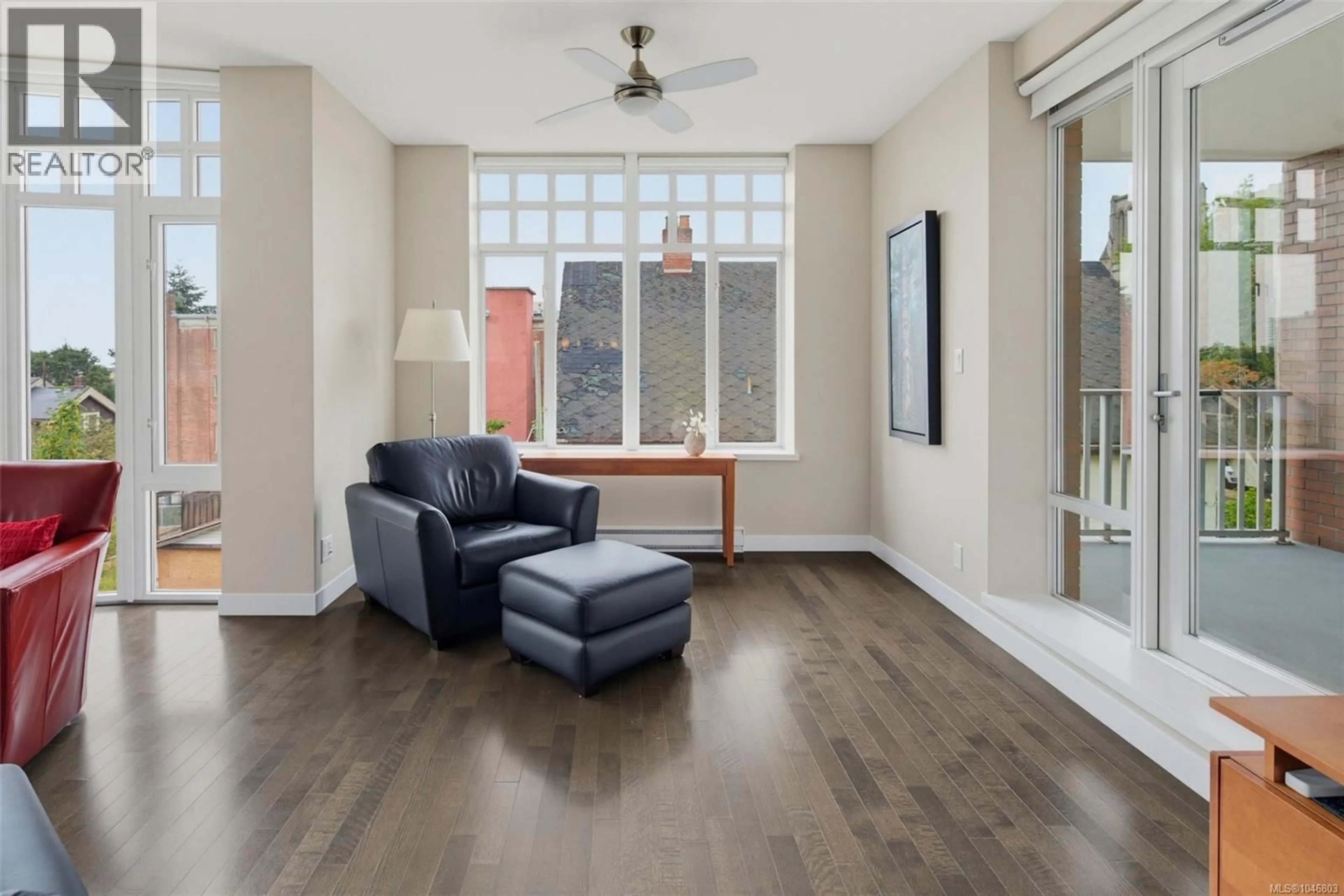 Living room with furniture, unknown for 402 - 999 BURDETT AVENUE, Victoria British Columbia V8V3G7
