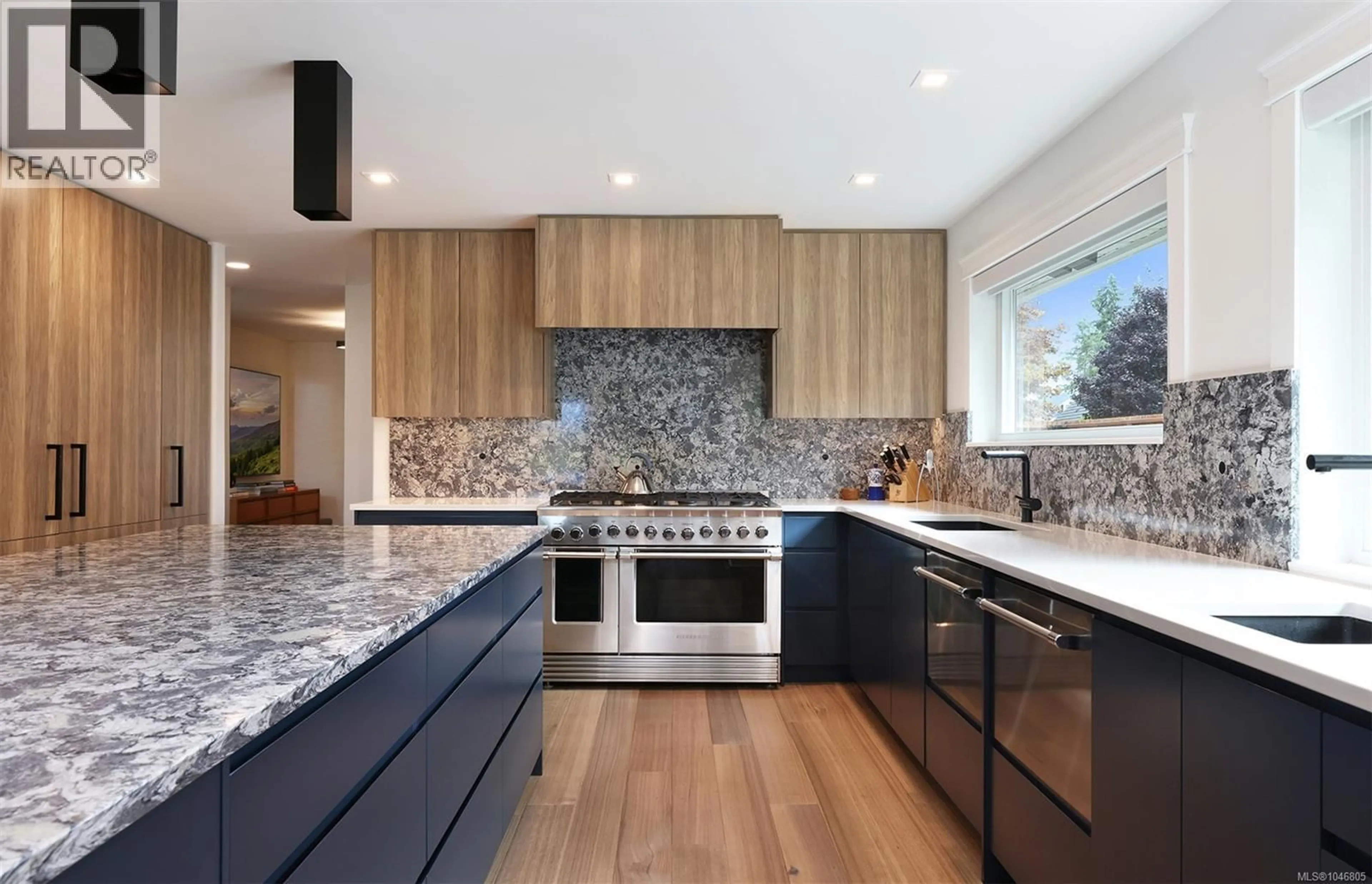 Contemporary kitchen, unknown for 2933 ROYAL VISTA WAY, Courtenay British Columbia V9N9X3