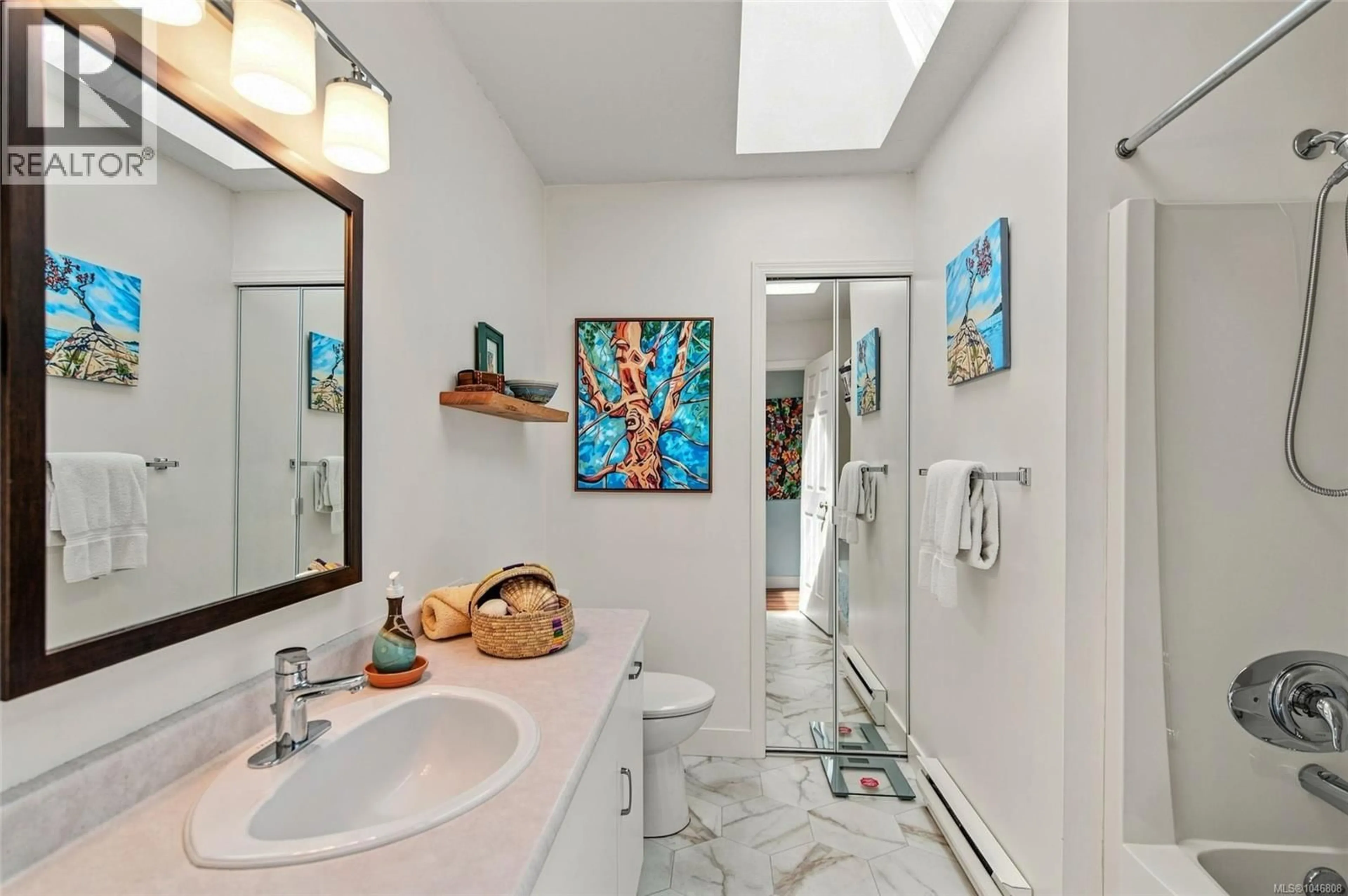 Contemporary bathroom, ceramic/tile floor for 701 ERMINESKIN AVENUE, Parksville British Columbia V9P2L4