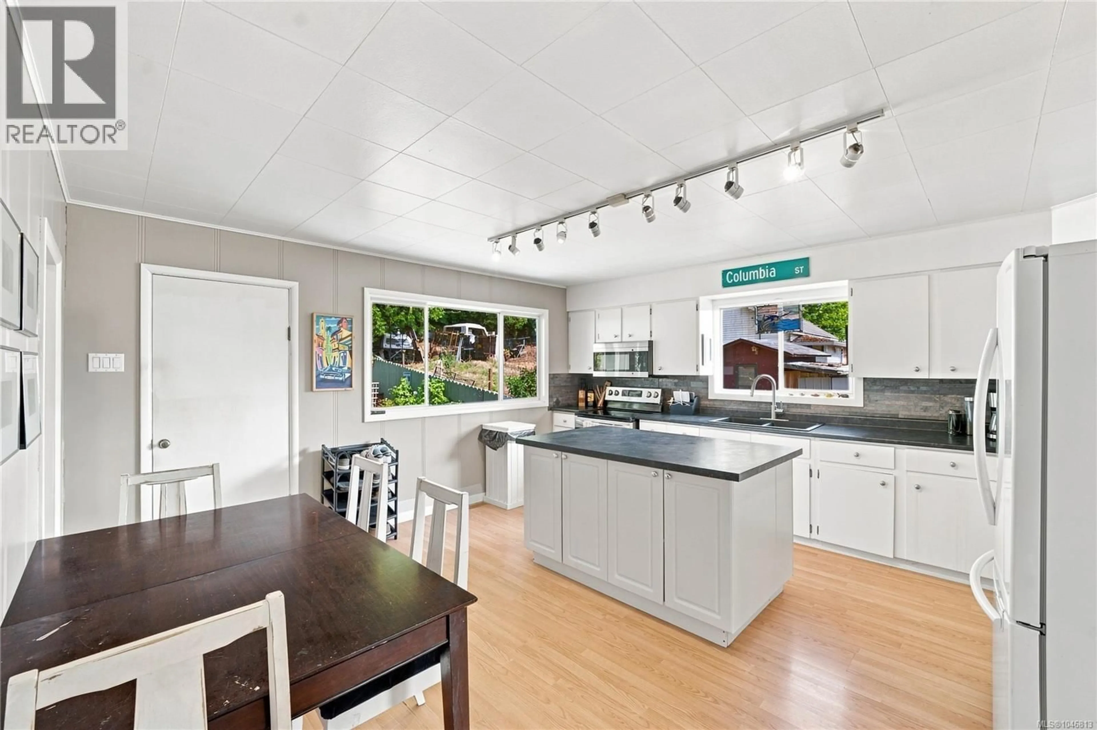 Open concept kitchen, unknown for 2148 DICK AVENUE, Nanaimo British Columbia V9X1R6