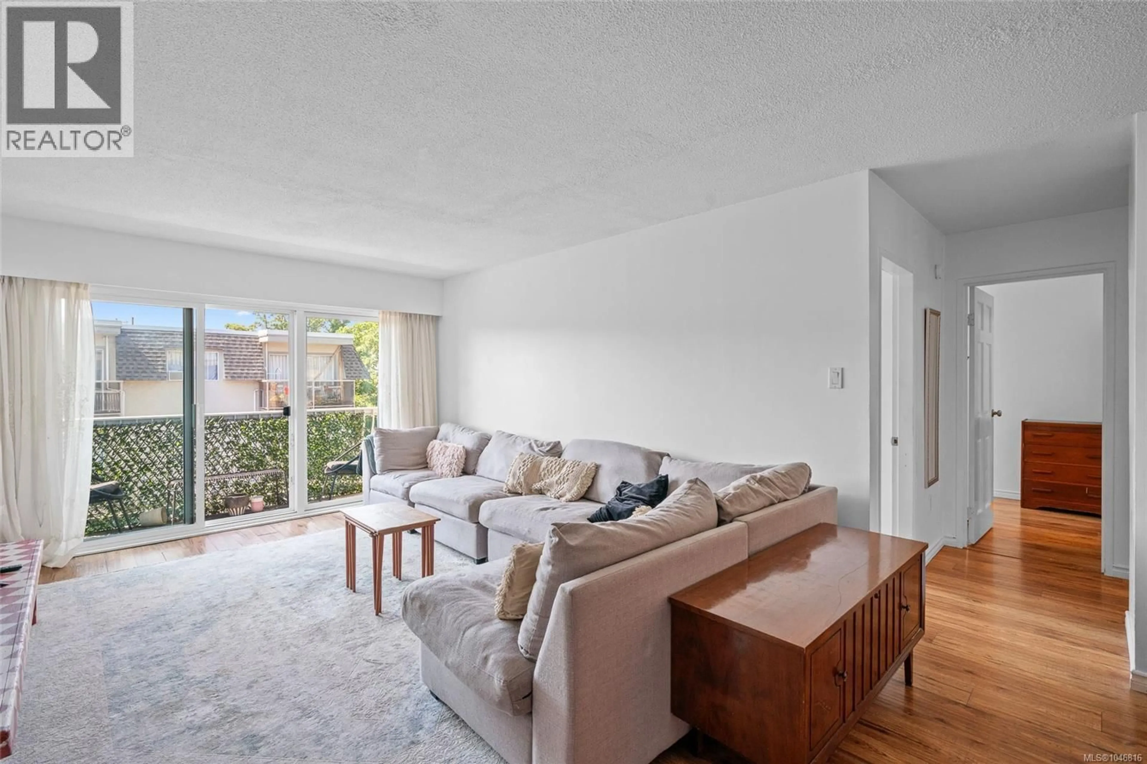 Living room with furniture, unknown for 203 - 1116 QUEENS AVENUE, Victoria British Columbia V8T1M9