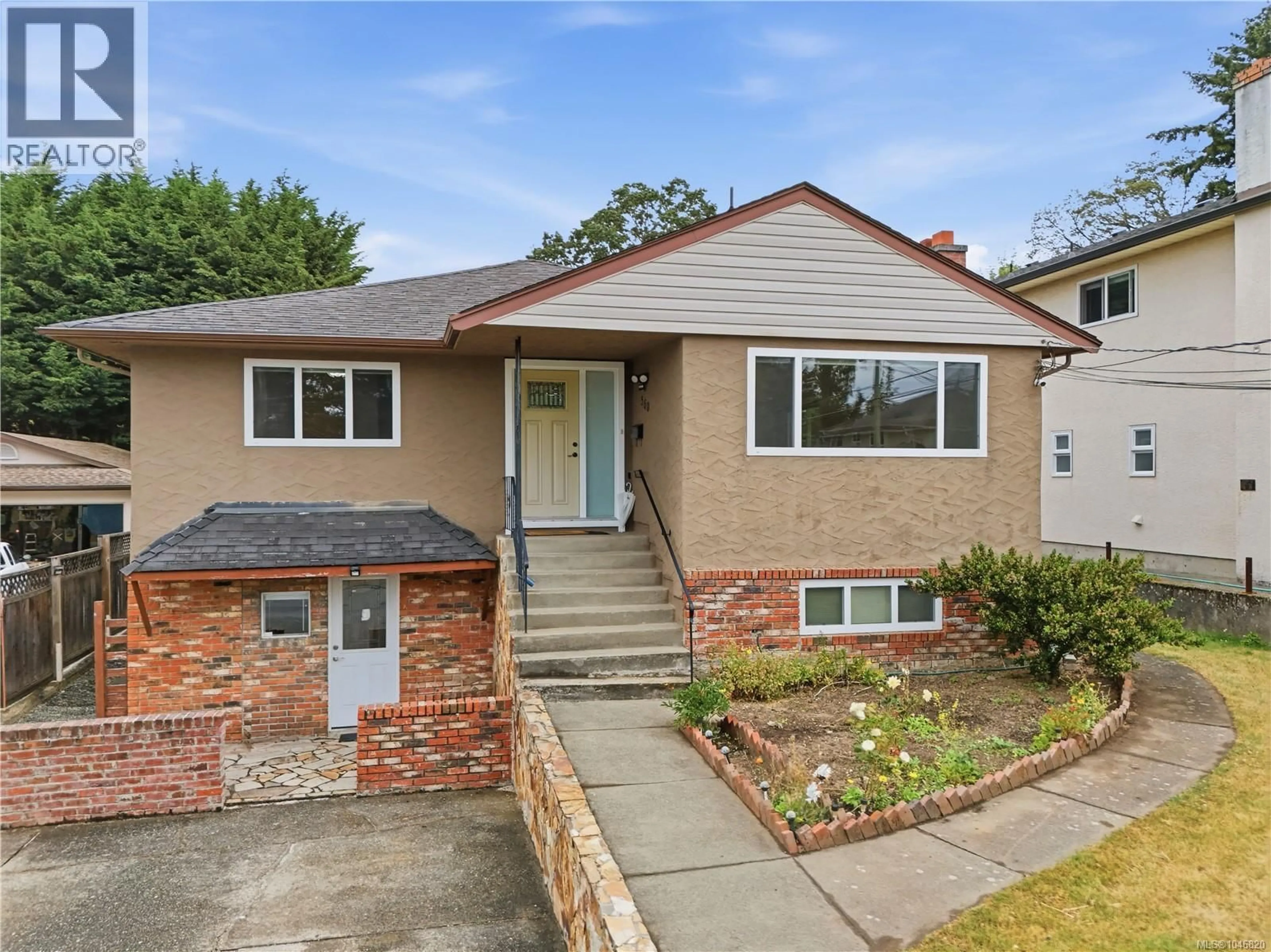 Home with brick exterior material, street for 560 MOUNTFIELD STREET, Saanich British Columbia V8X1Y8