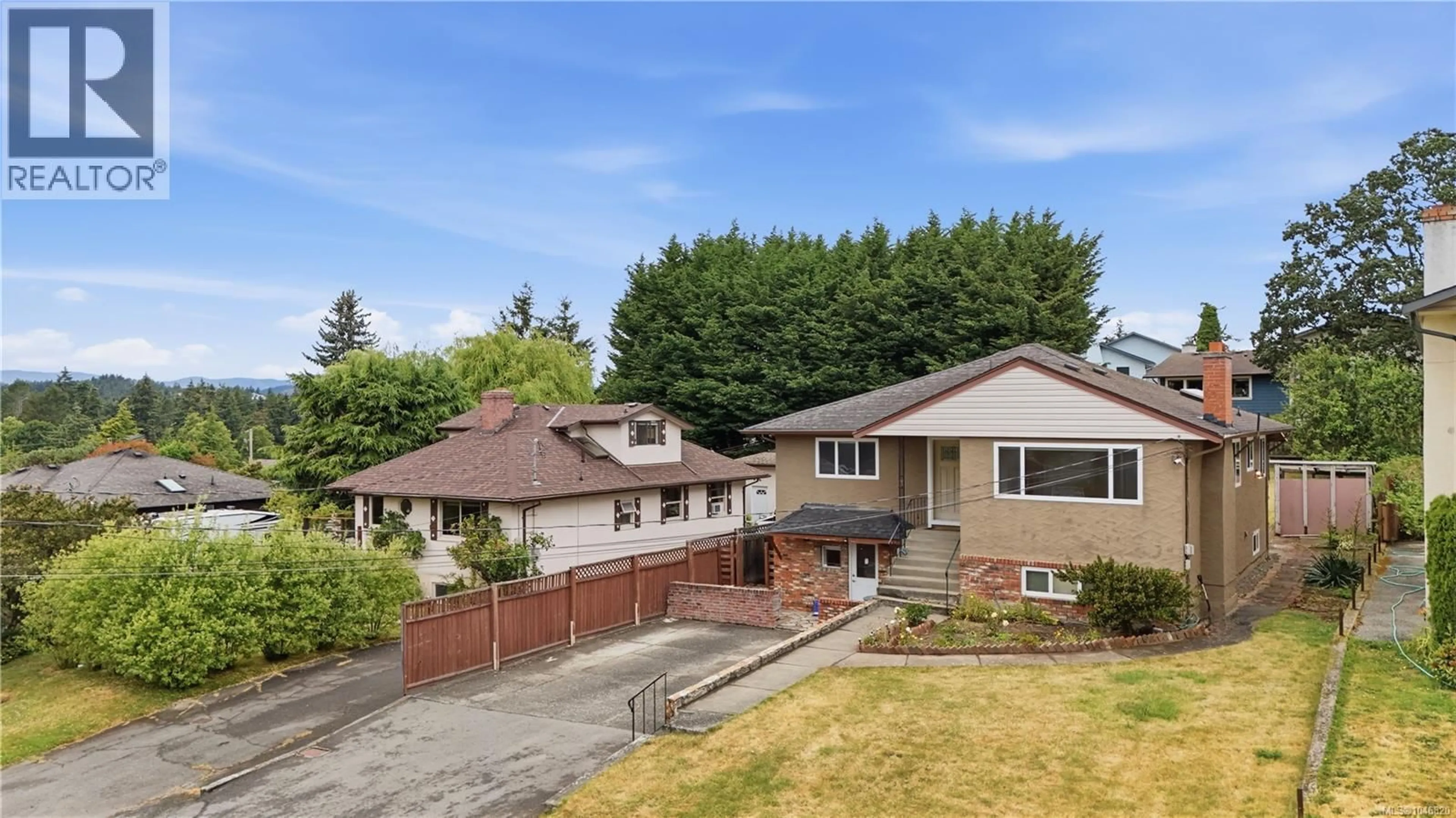 A pic from outside/outdoor area/front of a property/back of a property/a pic from drone, street for 560 MOUNTFIELD STREET, Saanich British Columbia V8X1Y8