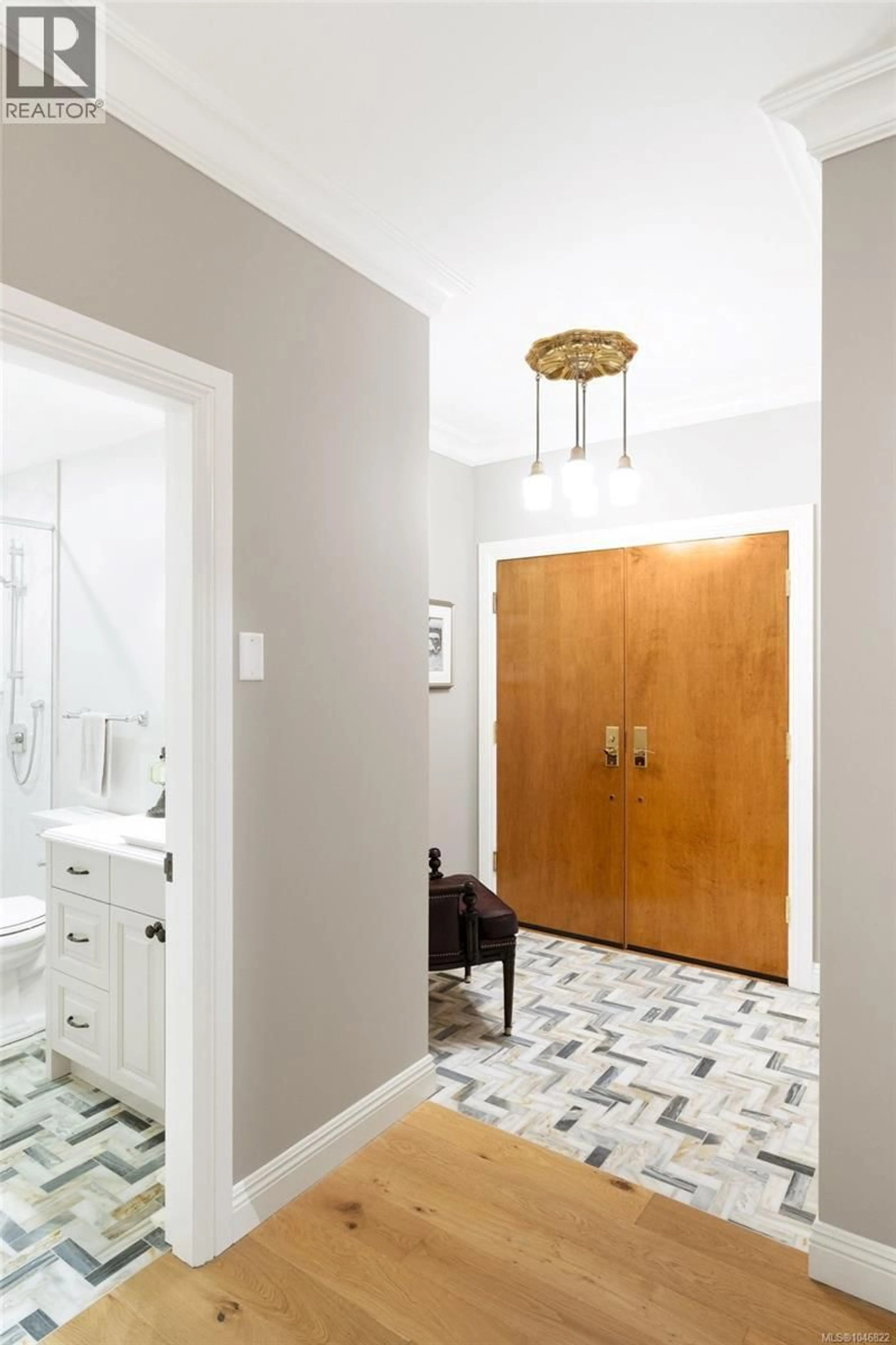 Indoor entryway for 203 - 2277 OAK BAY AVENUE, Oak Bay British Columbia V8R1G6