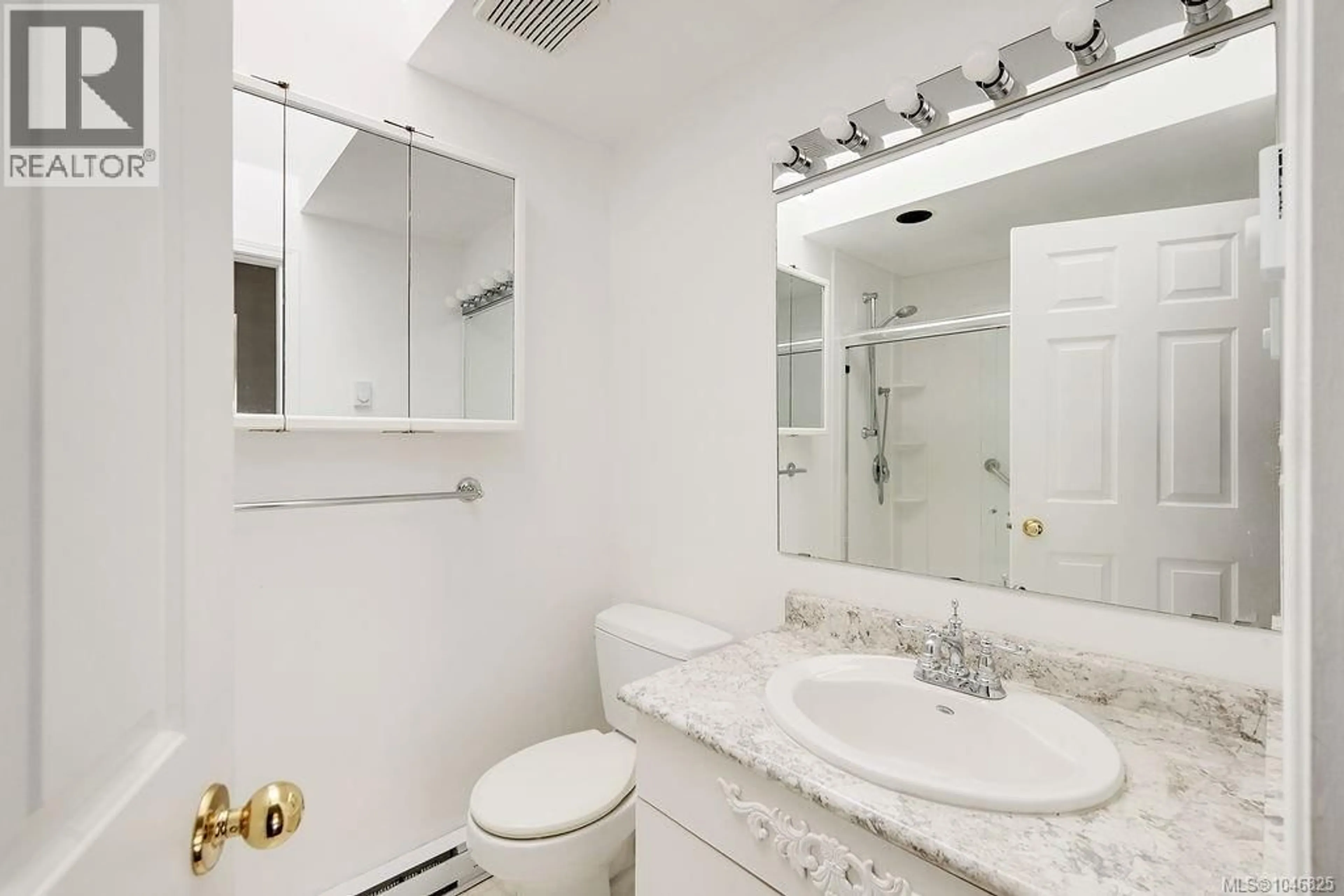 Standard bathroom, ceramic/tile floor for 20 - 10471 RESTHAVEN DRIVE, Sidney British Columbia V8L3H6