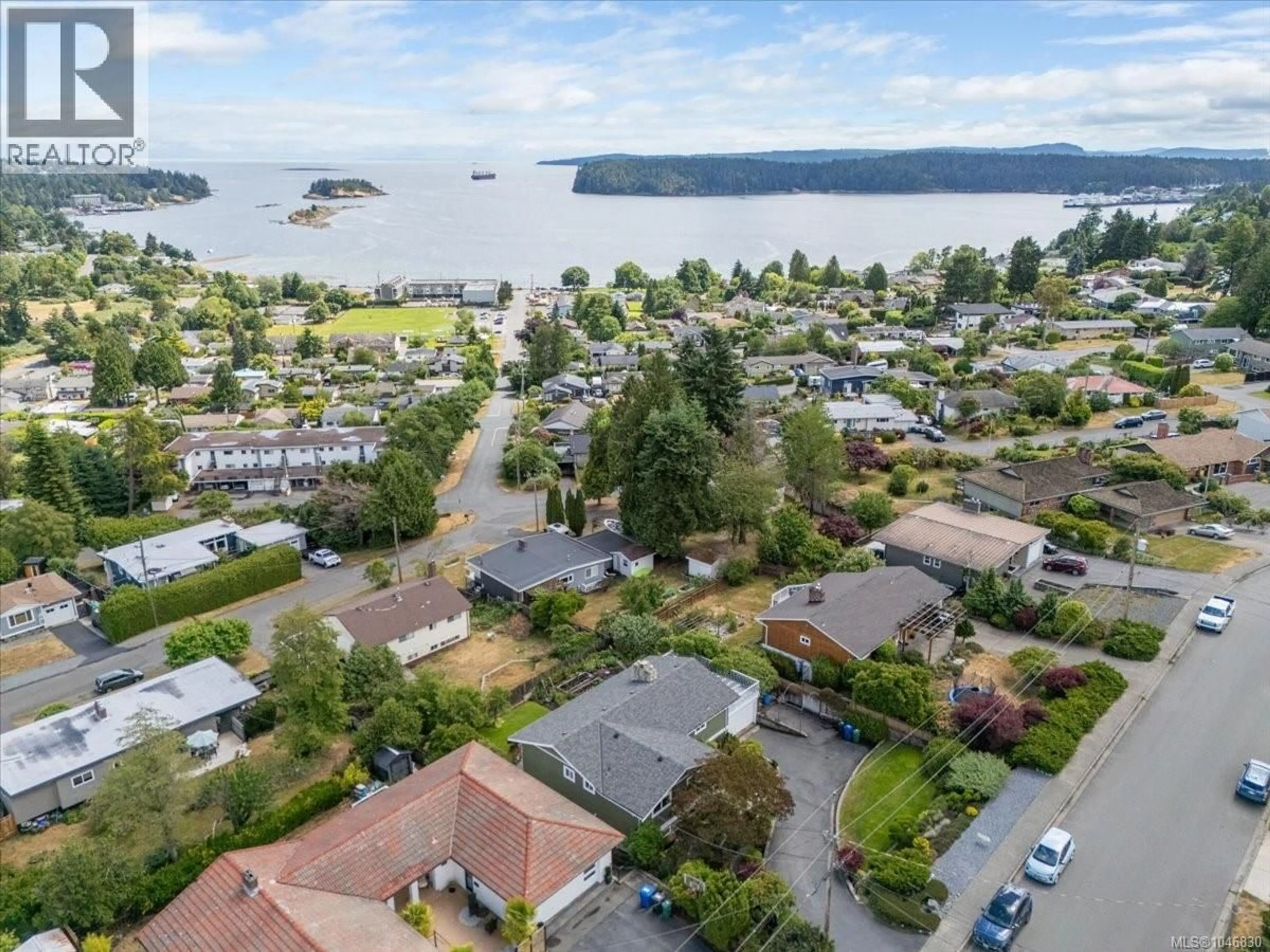 A pic from outside/outdoor area/front of a property/back of a property/a pic from drone, water/lake/river/ocean view for 2820 COSGROVE CRESCENT, Nanaimo British Columbia V9S3P6