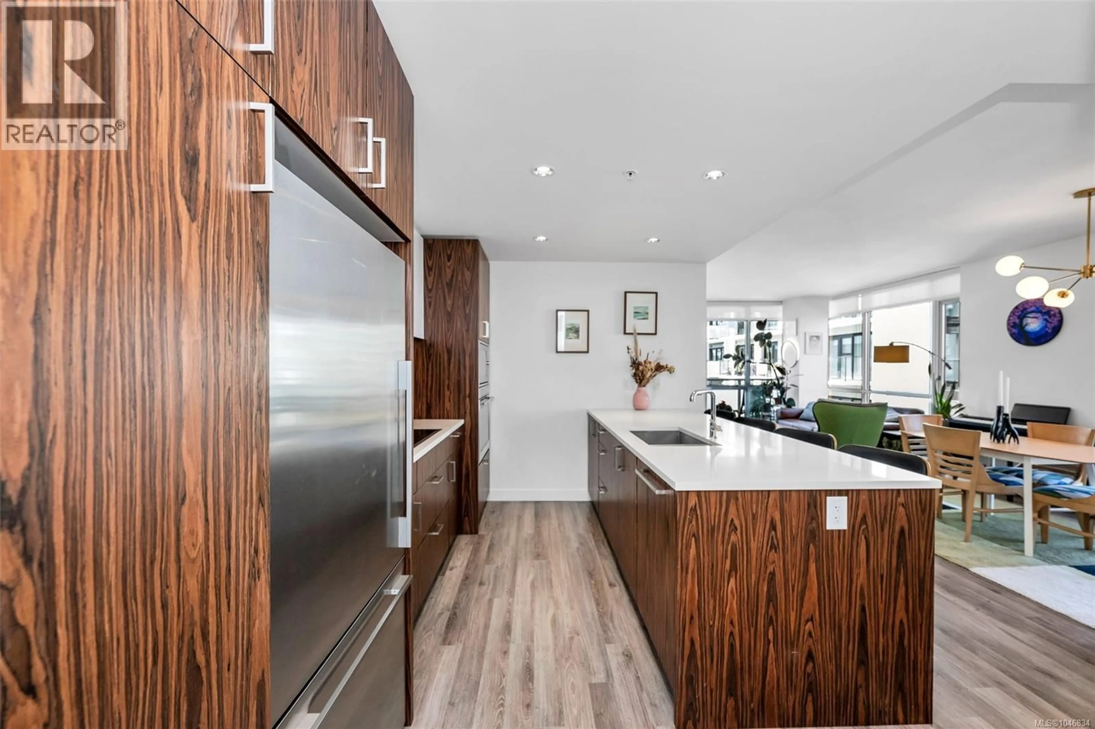 Contemporary kitchen, wood/laminate floor for 402 - 838 BROUGHTON STREET, Victoria British Columbia V8W1E4