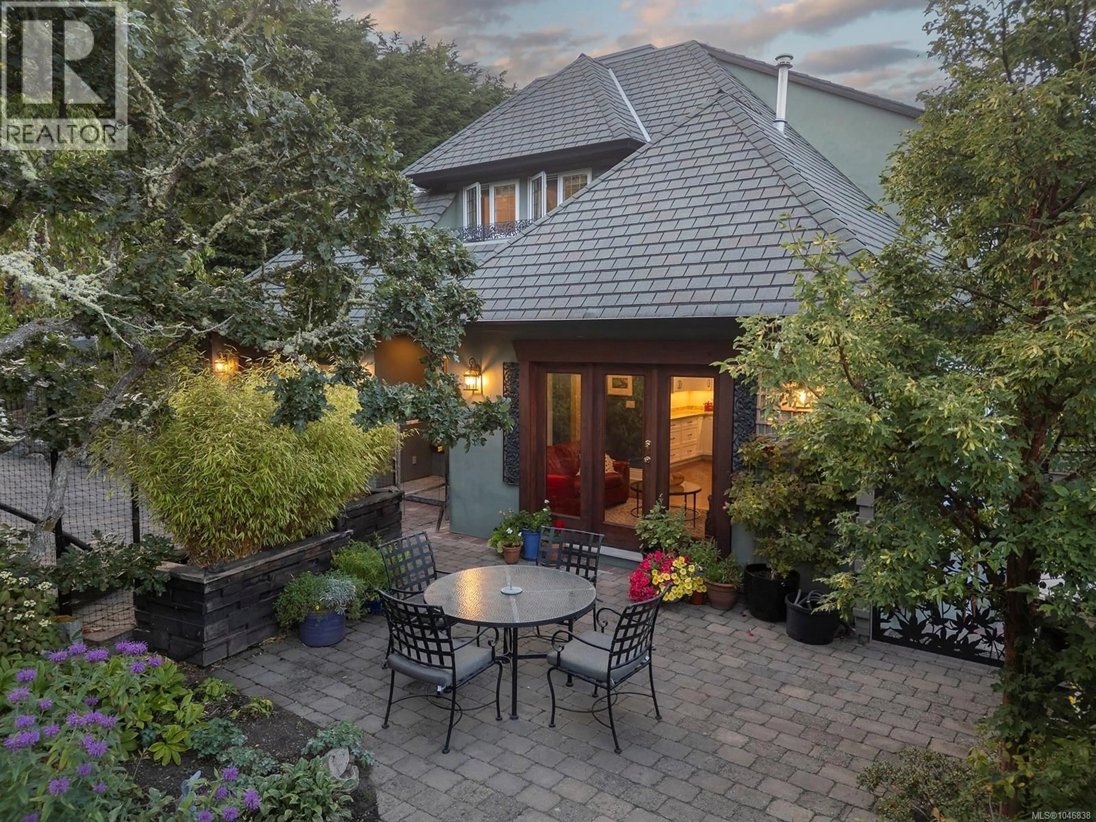 Patio, street for 2018 ROMNEY ROAD, Victoria British Columbia V8S4J7