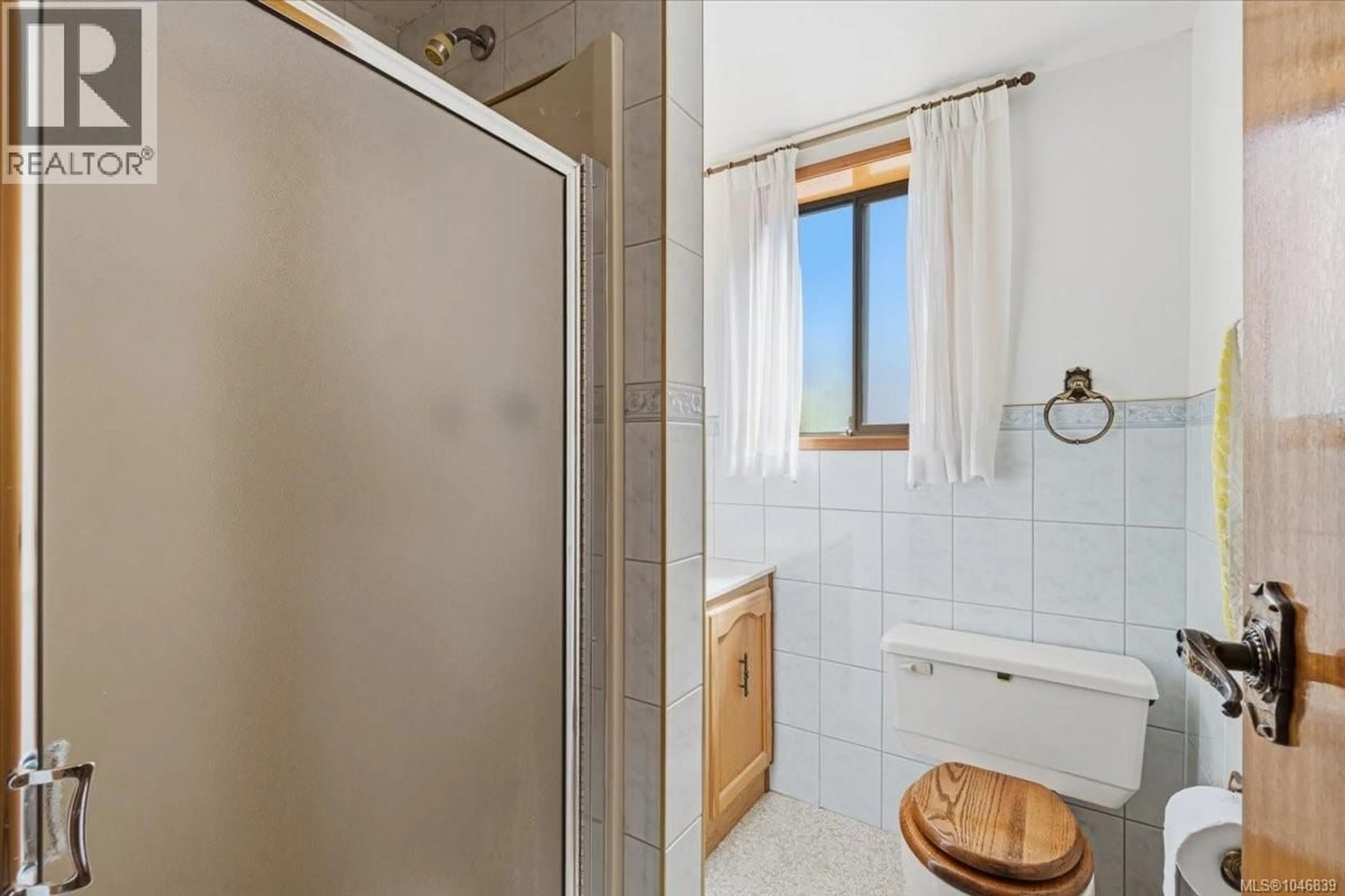 Standard bathroom, ceramic/tile floor for 5500 KENWILL DRIVE, Nanaimo British Columbia V9T5M5
